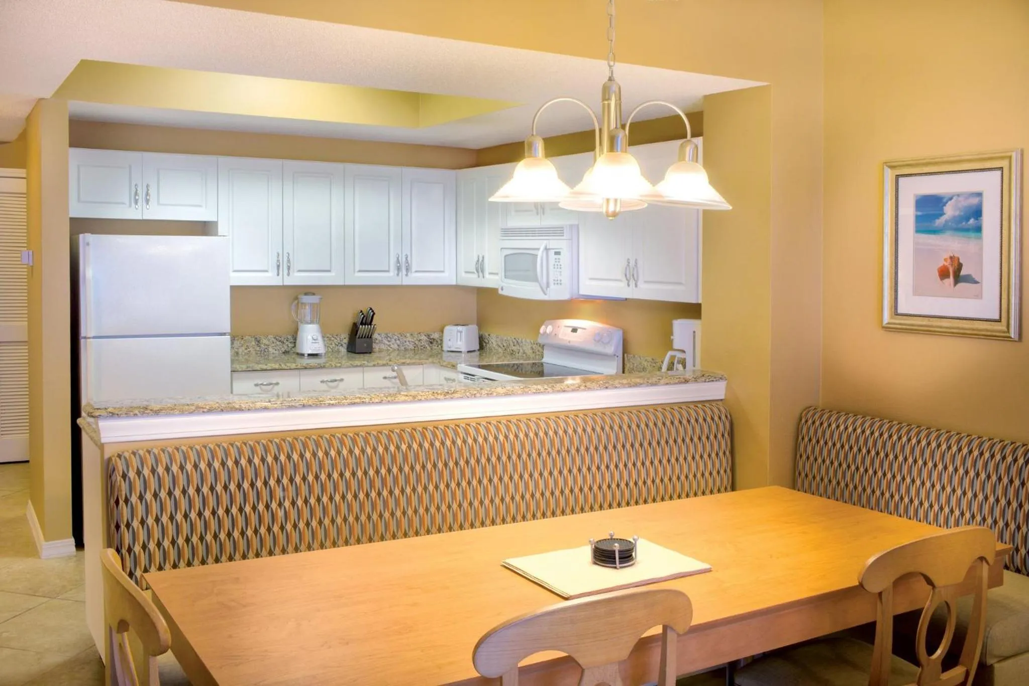 Food and drinks in Club Wyndham at Majestic Sun