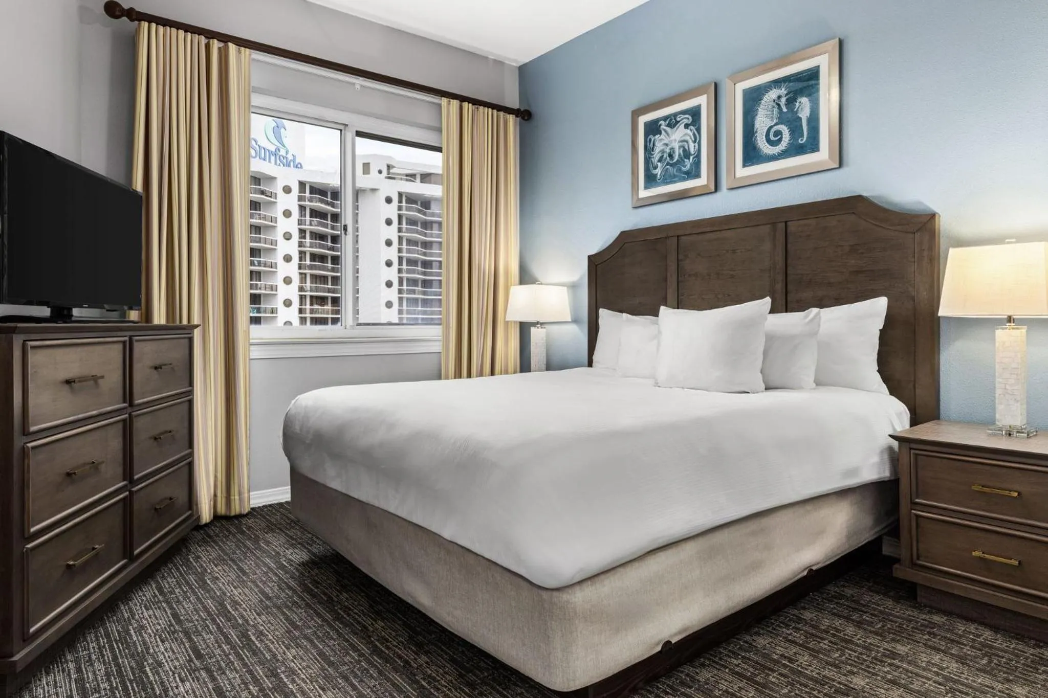 Bedroom, Bed in Club Wyndham at Majestic Sun