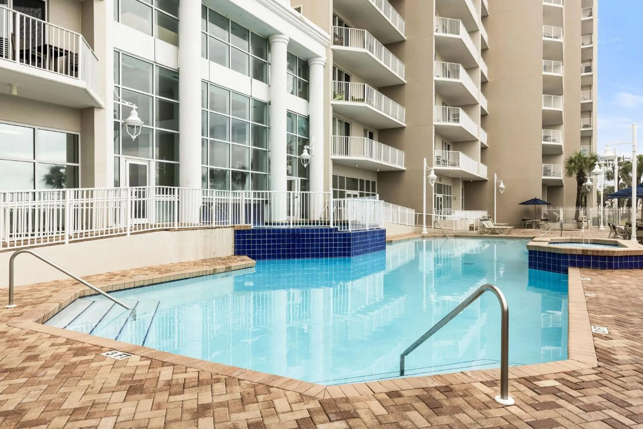 Swimming pool in Club Wyndham at Majestic Sun