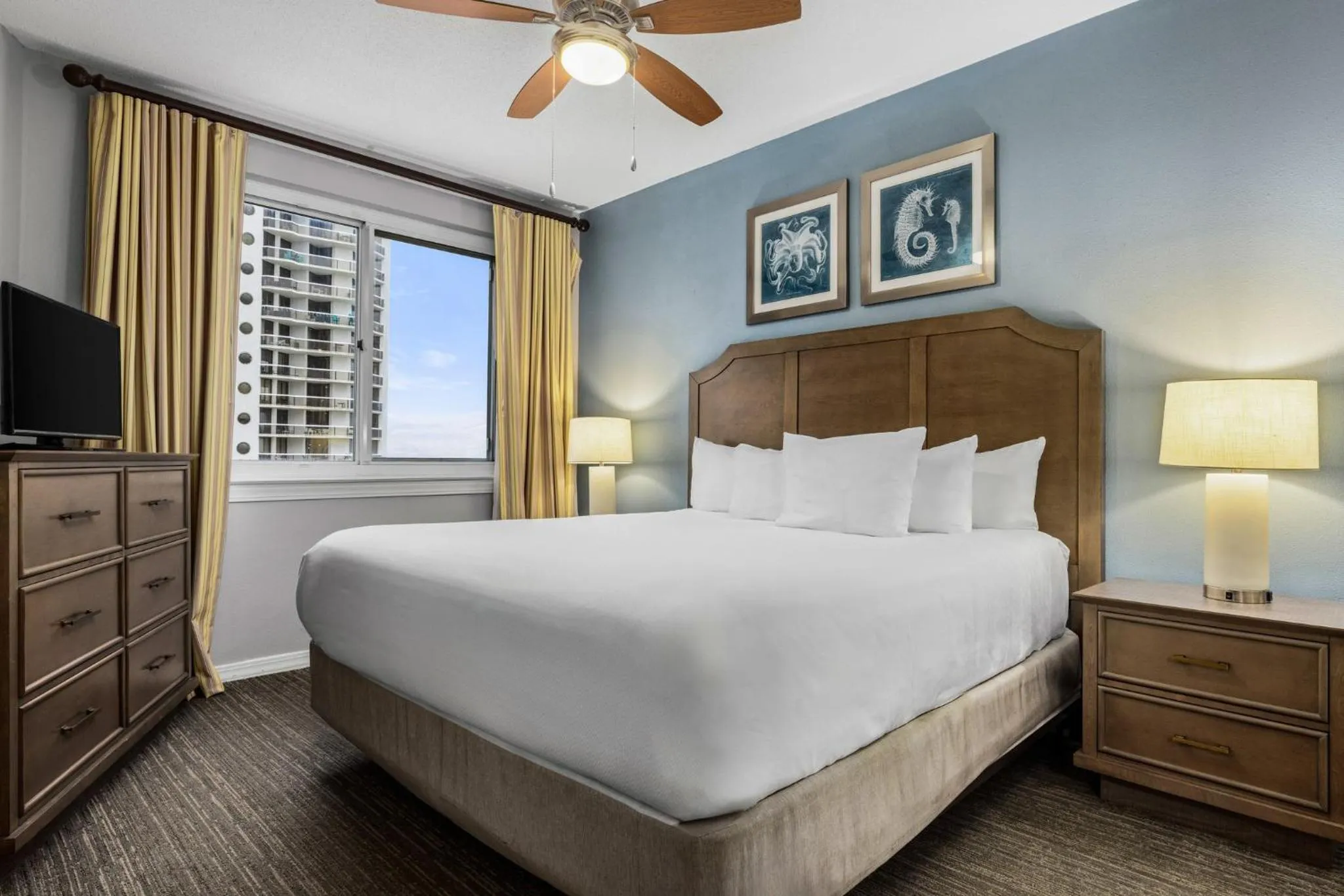 Bedroom, Bed in Club Wyndham at Majestic Sun