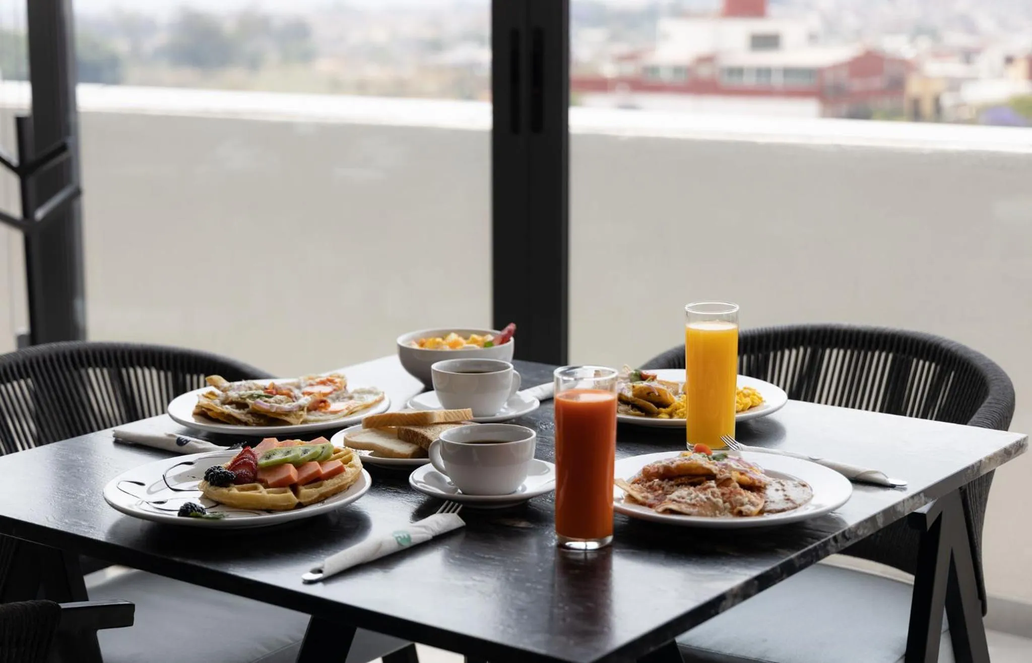 Restaurant/places to eat in TH HOTEL & VIVIENDA