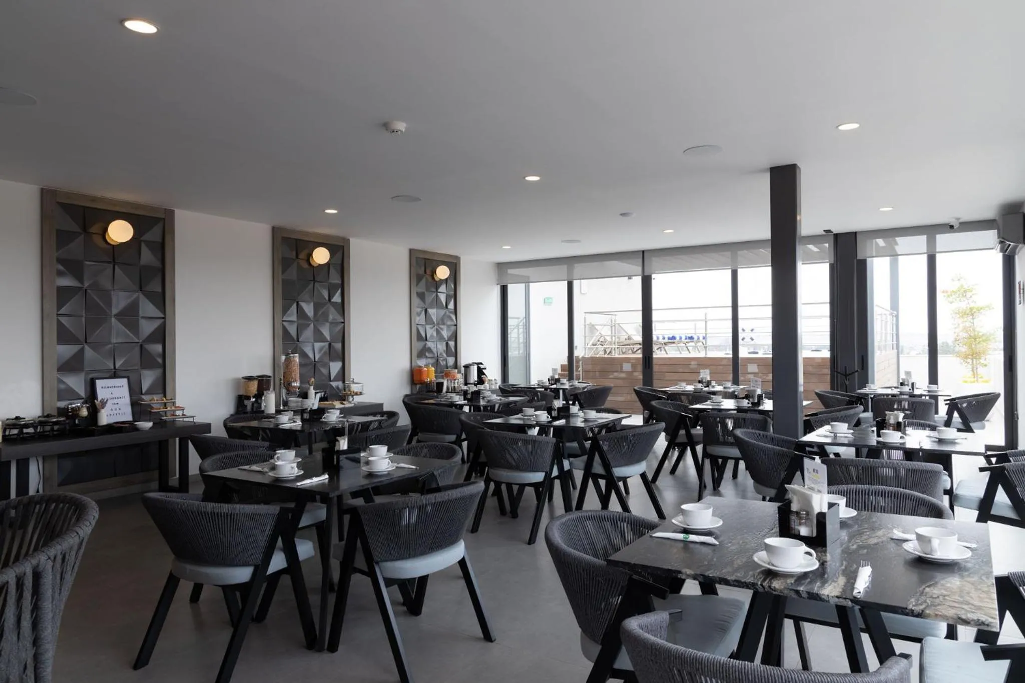 Restaurant/places to eat in TH HOTEL & VIVIENDA