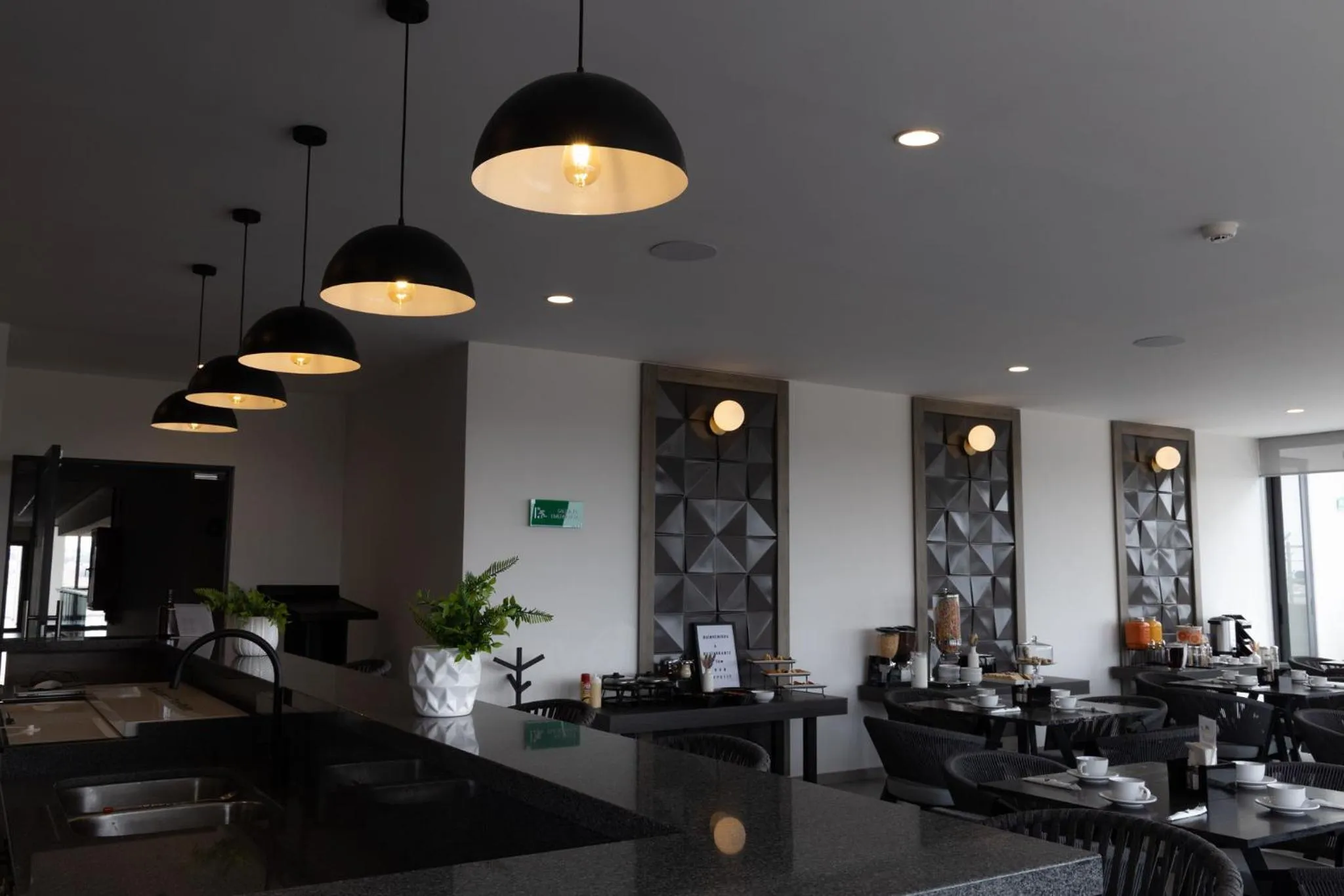 Restaurant/places to eat in TH HOTEL & VIVIENDA