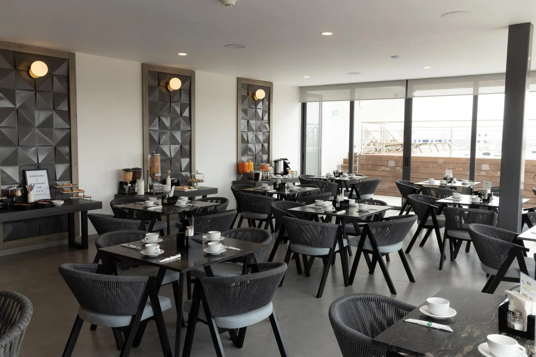 Restaurant/places to eat in TH HOTEL & VIVIENDA