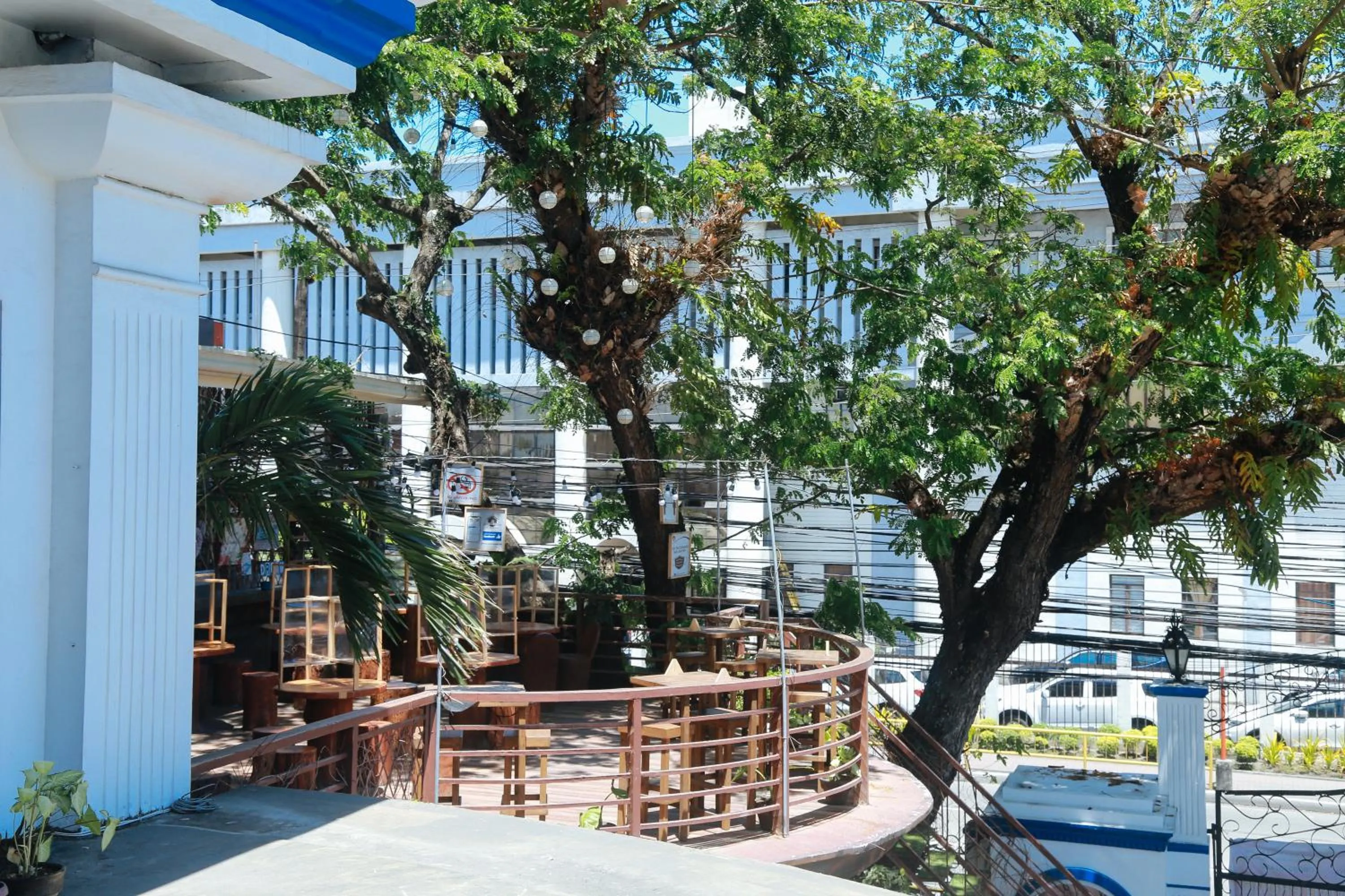 Restaurant/places to eat in RedDoorz Plus @ Castle Chateau Iloilo