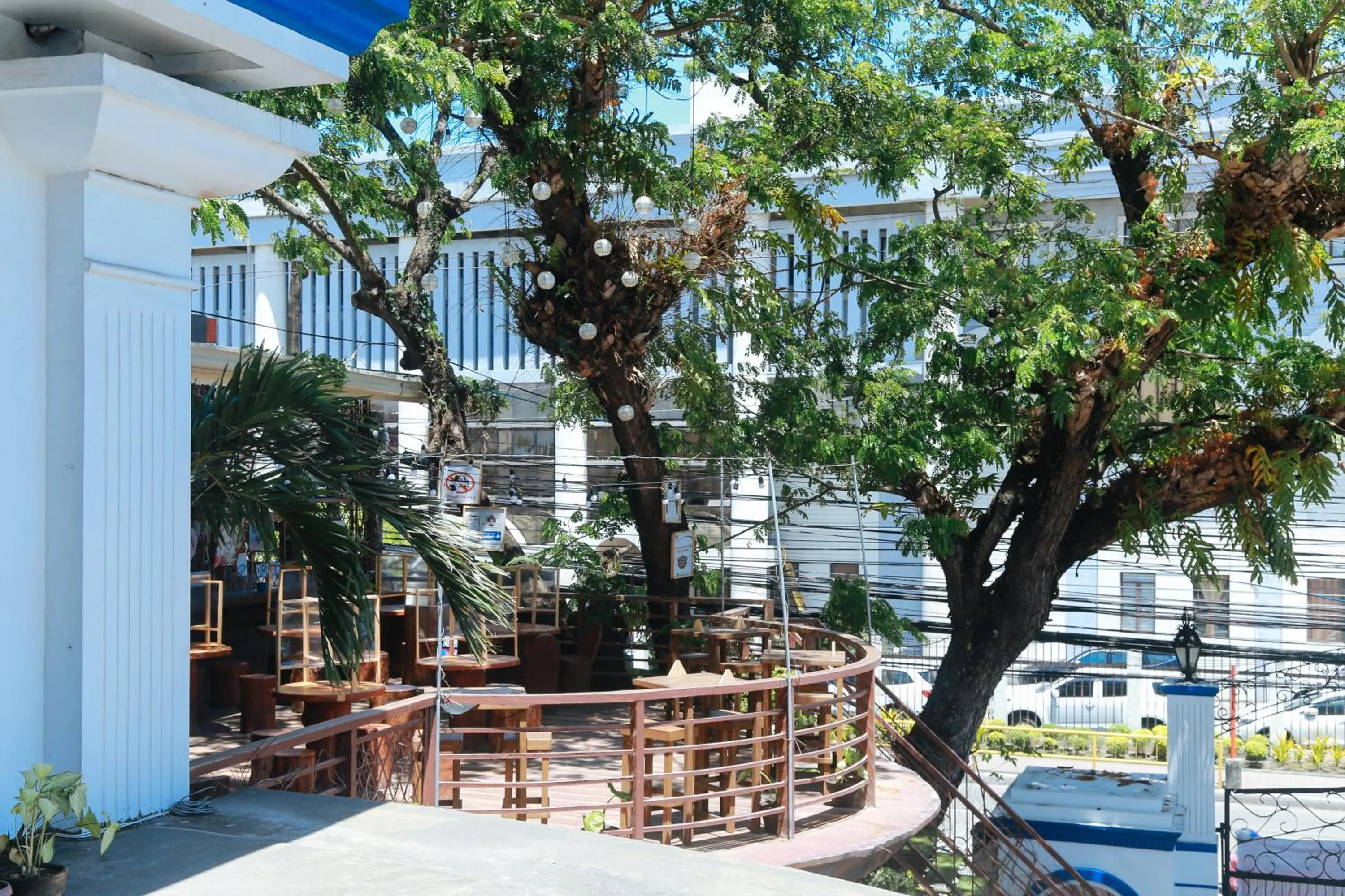 Restaurant/places to eat in RedDoorz Plus @ Castle Chateau Iloilo