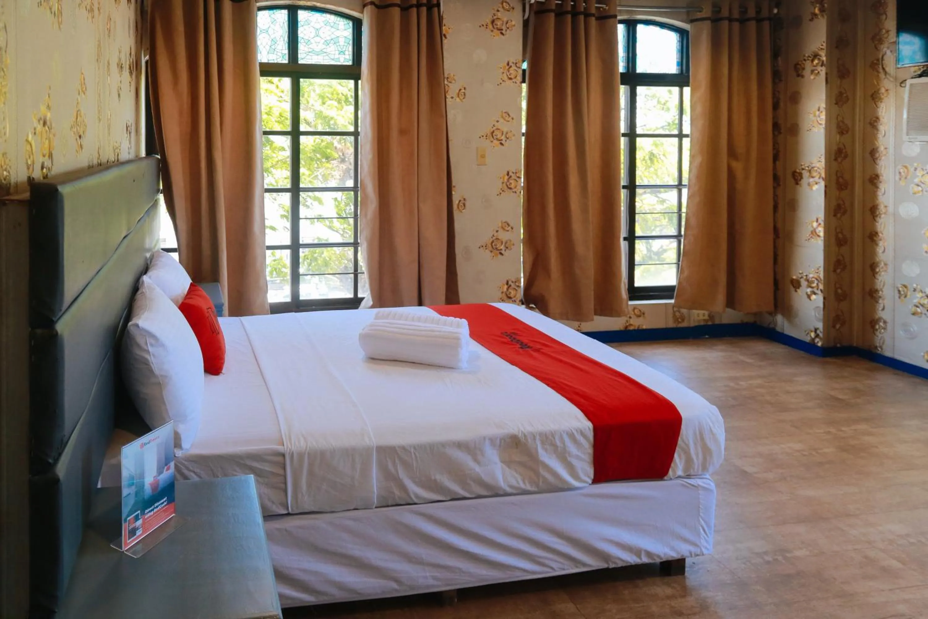 View (from property/room), Bed in RedDoorz Plus @ Castle Chateau Iloilo
