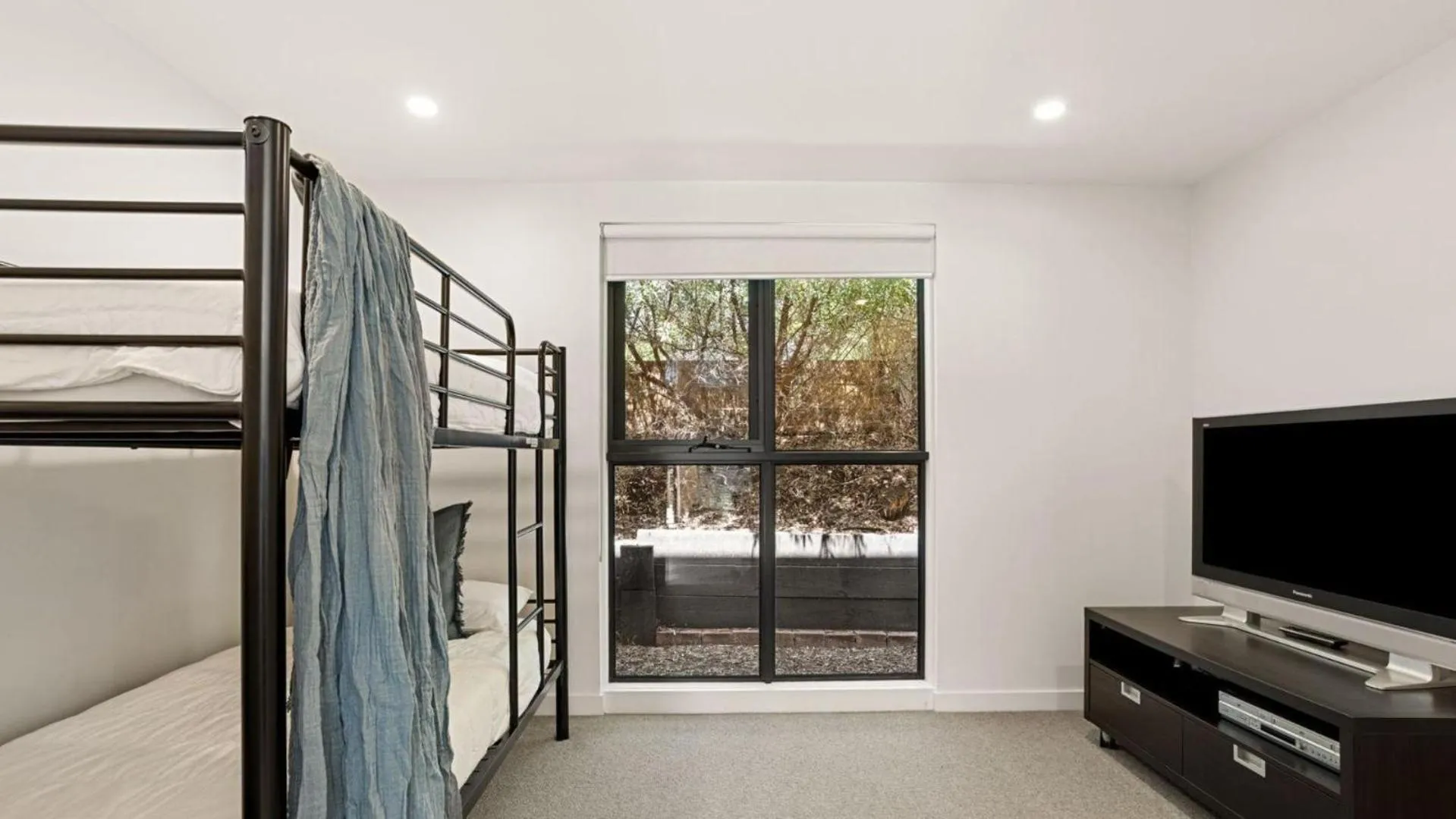 Bed in Coastal Hideaway