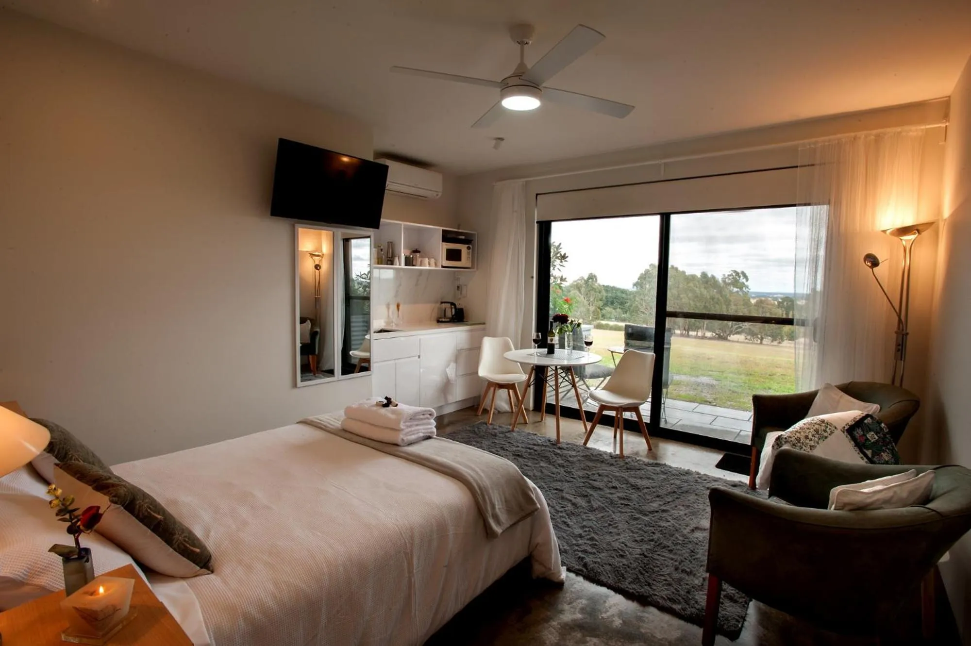 TV and multimedia, Bed in Hanging Rock Views