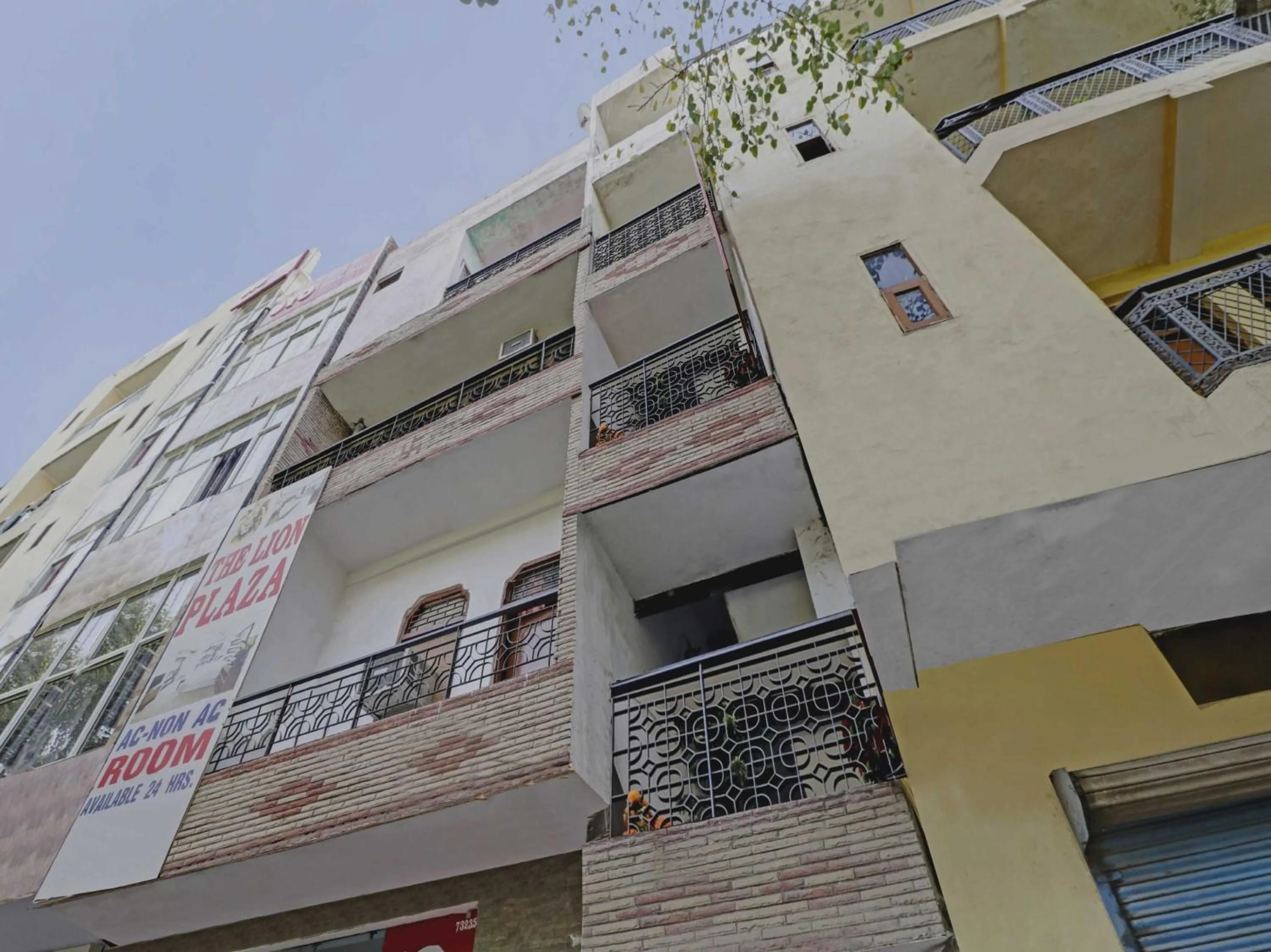 Facade/entrance in Hotel O Lion Home Stay