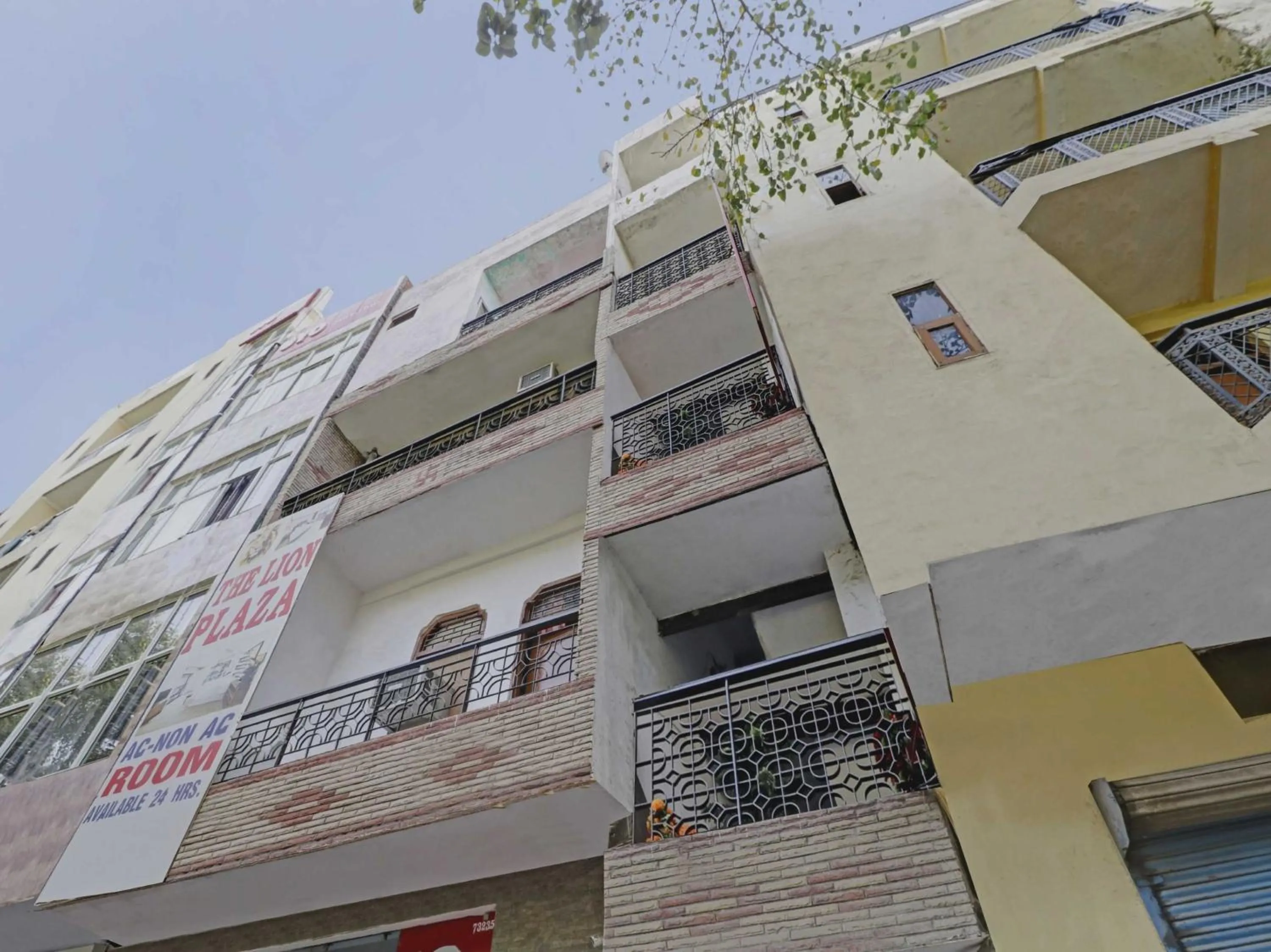 Facade/entrance in Hotel O Lion Home Stay