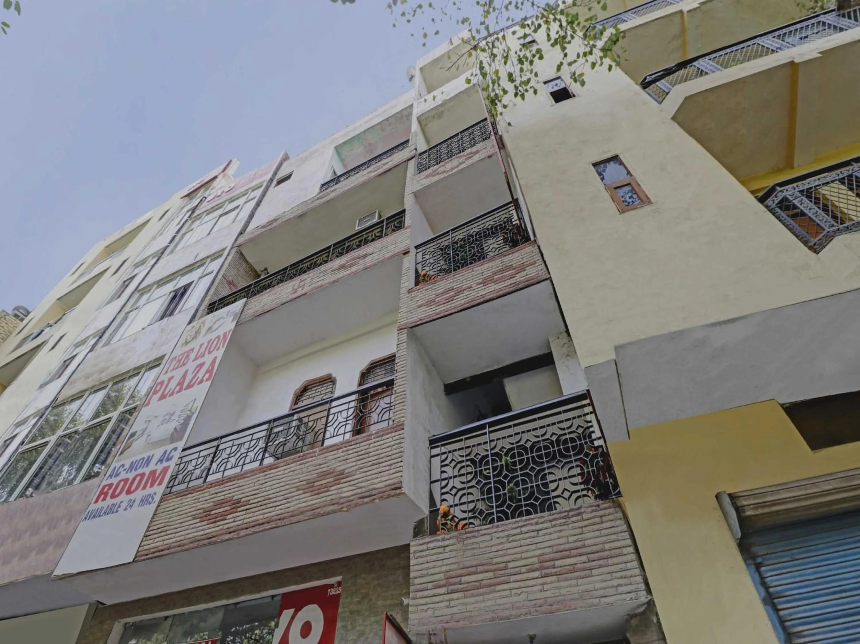 Facade/entrance in Hotel O Lion Home Stay