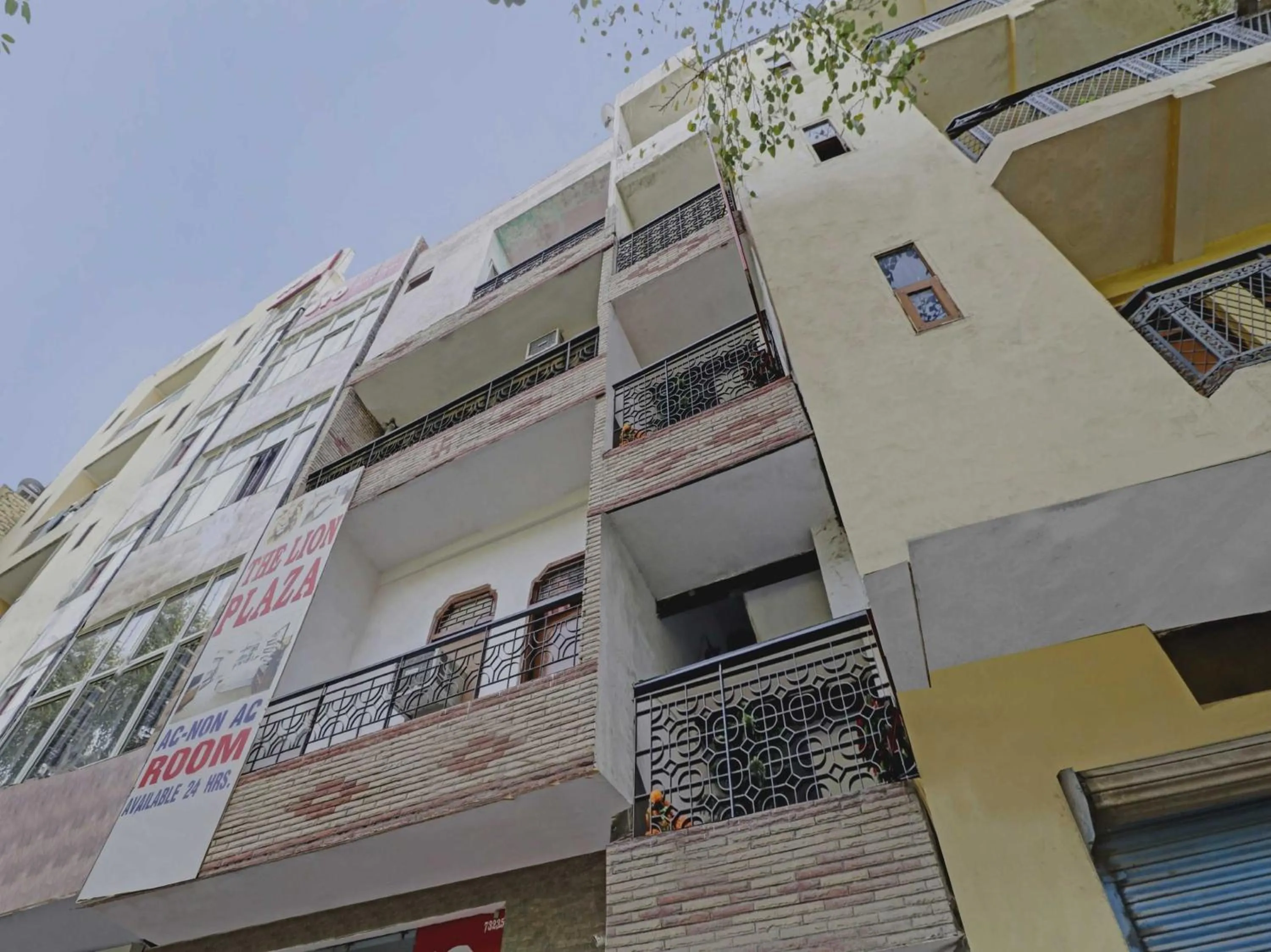 Facade/entrance in Hotel O Lion Home Stay