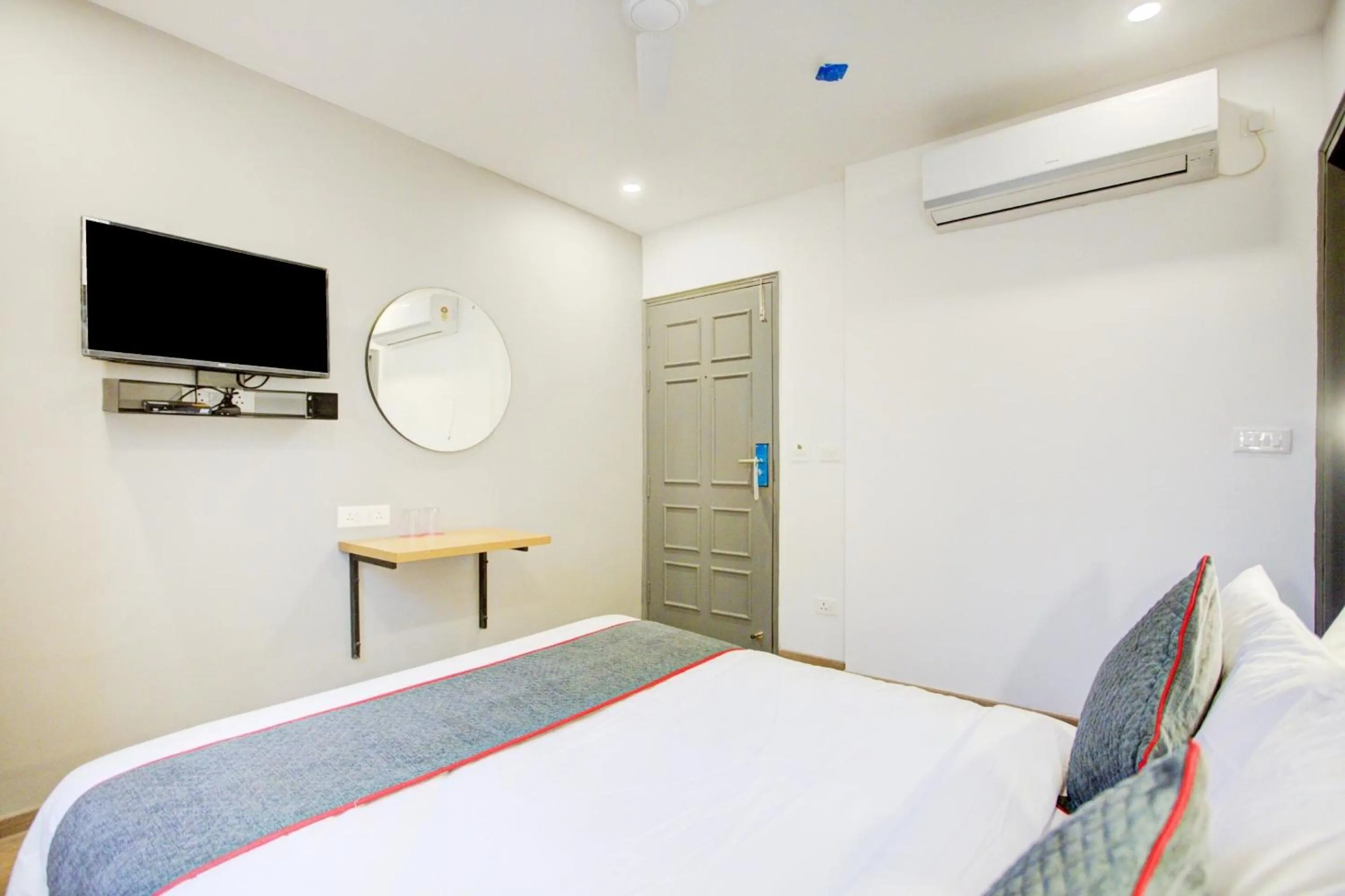 Bedroom, Bed in Super Townhouse Townhouse Atal Chowk Indirapuram Ghaziabad