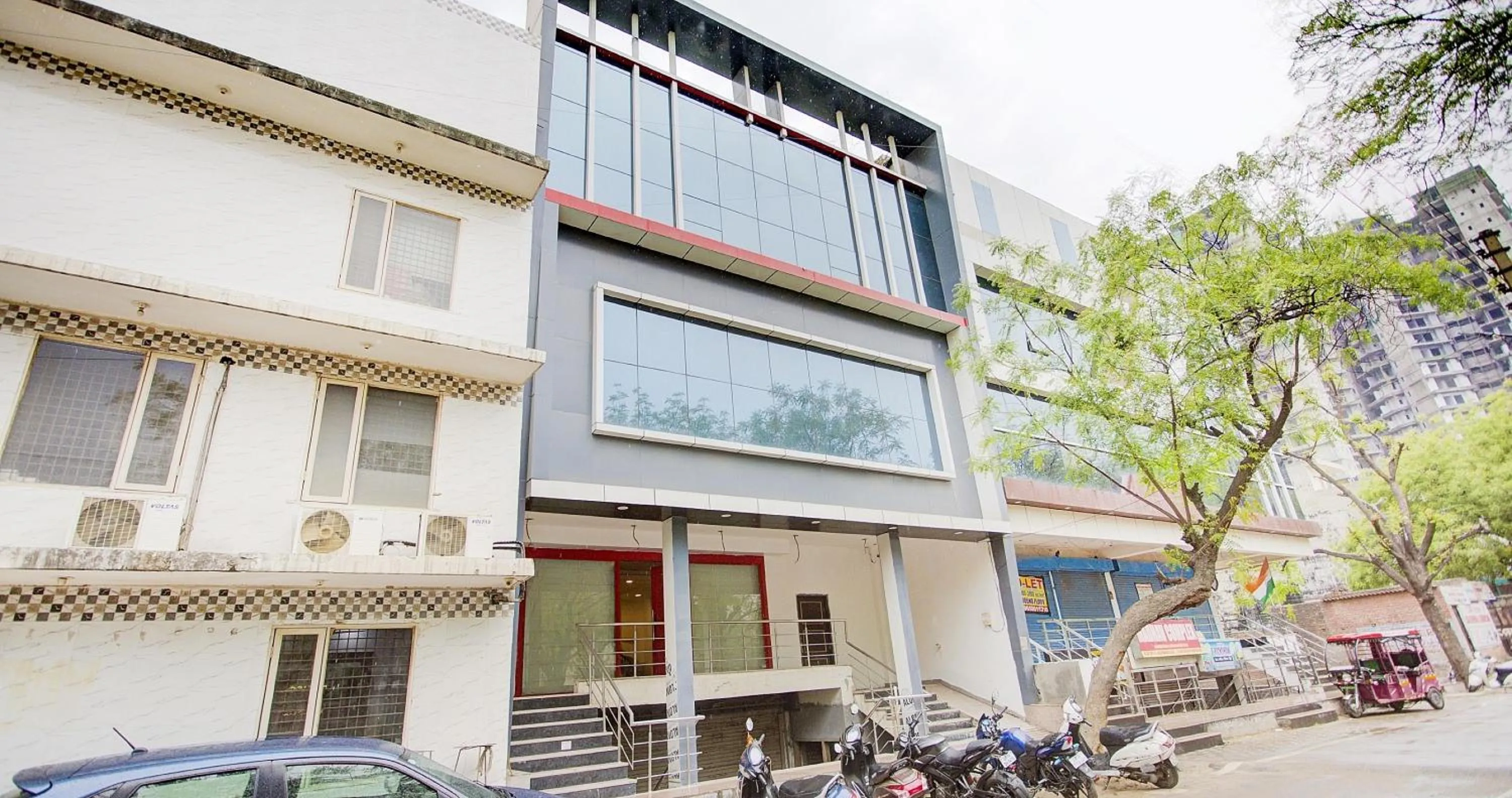 Facade/entrance in Super Townhouse Townhouse Atal Chowk Indirapuram Ghaziabad