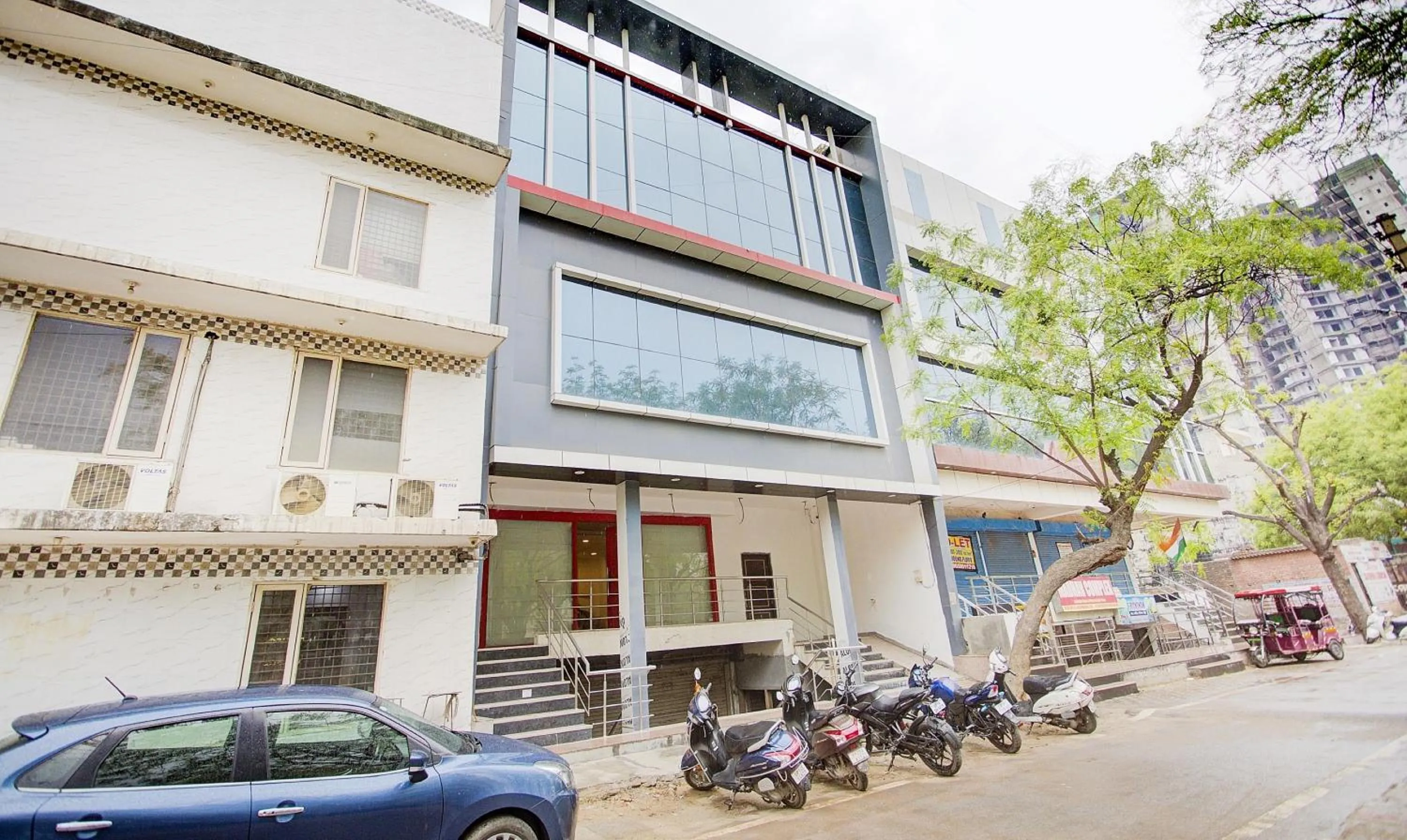 Facade/entrance in Super Townhouse Townhouse Atal Chowk Indirapuram Ghaziabad