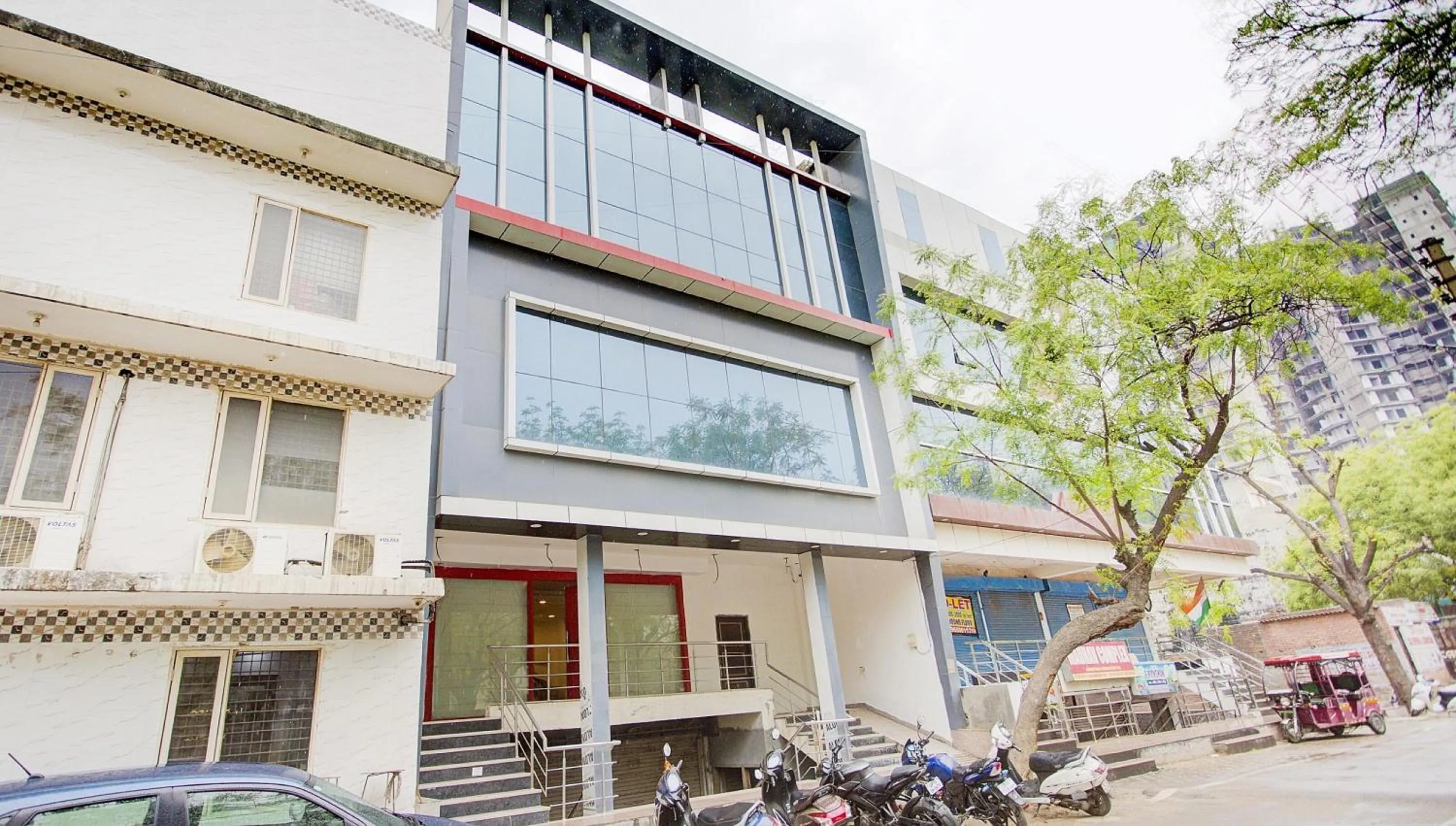 Facade/entrance in Super Townhouse Townhouse Atal Chowk Indirapuram Ghaziabad