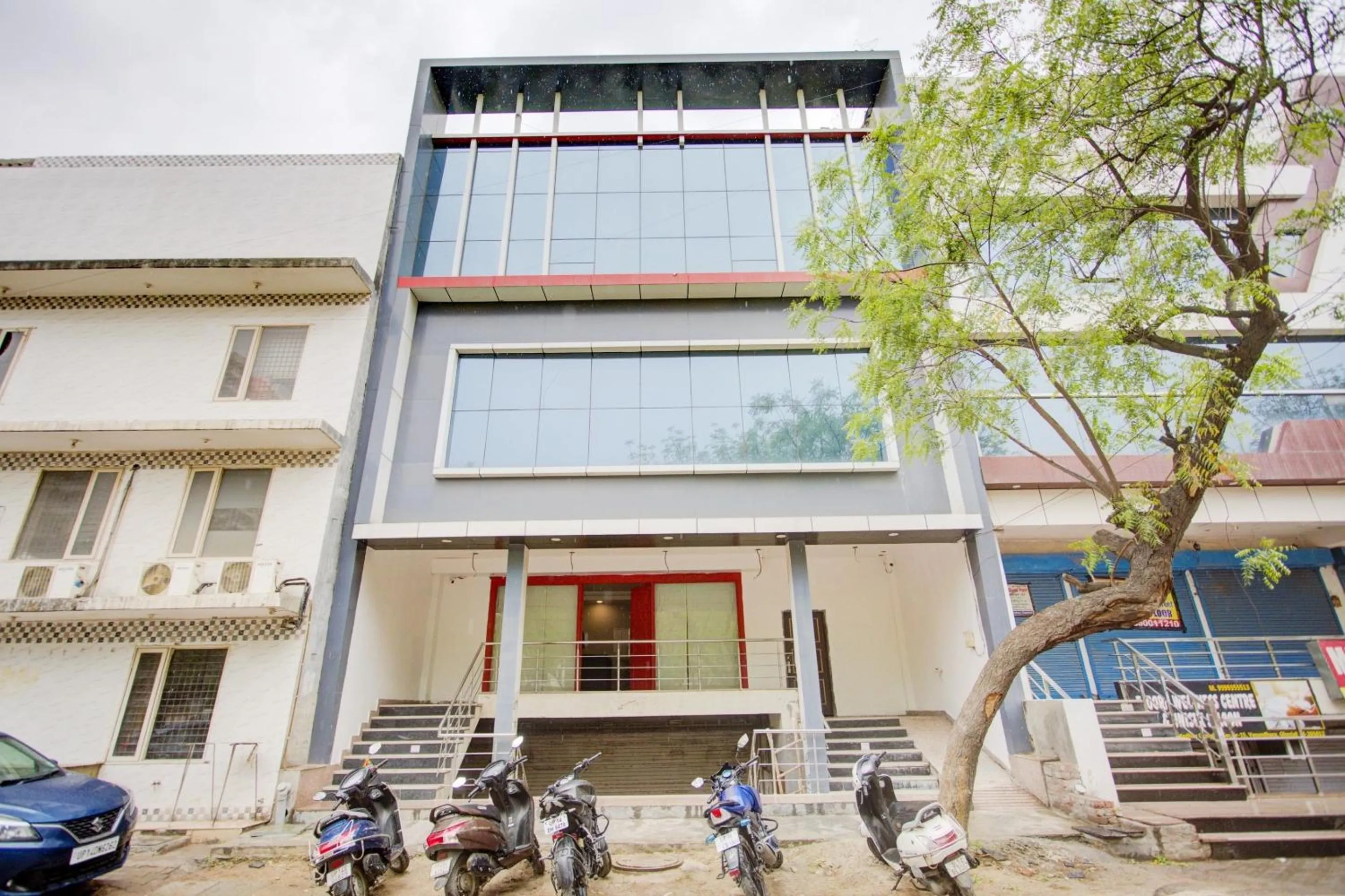 Facade/entrance in Super Townhouse Townhouse Atal Chowk Indirapuram Ghaziabad