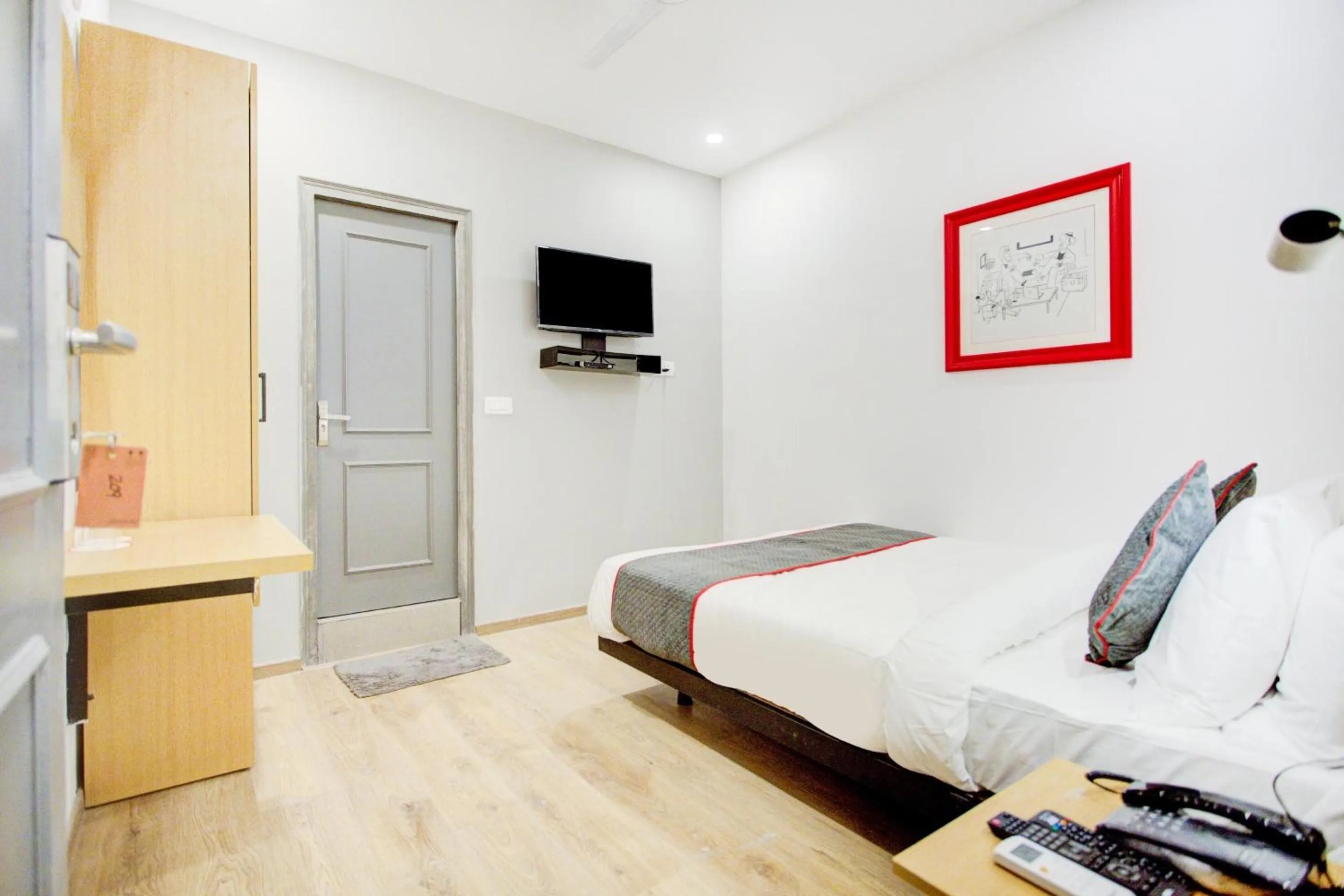 Bedroom, Bed in Super Townhouse Townhouse Atal Chowk Indirapuram Ghaziabad