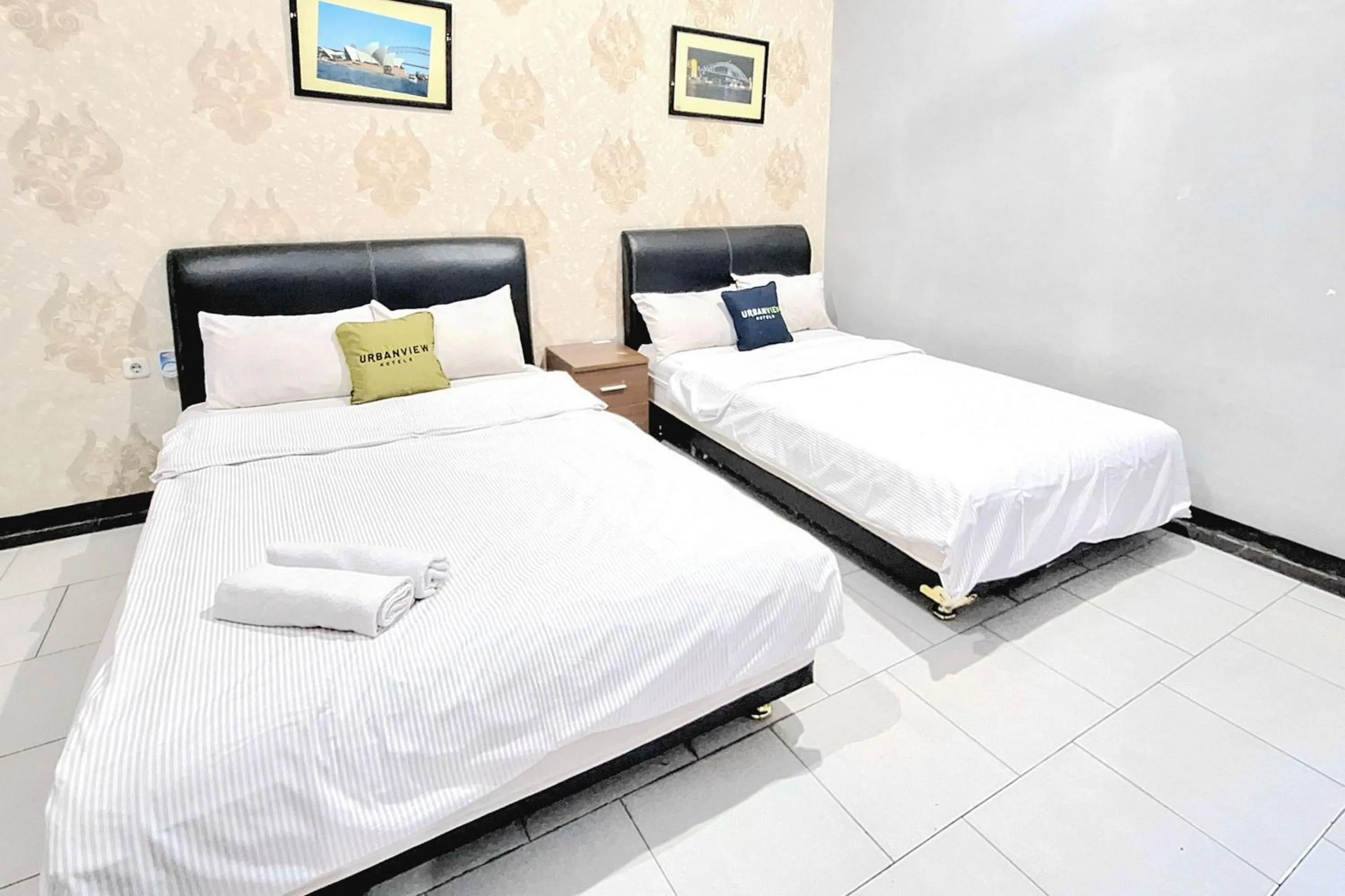 Bedroom, Bed in Urbanview The Halona near Jawa Timur Park 4