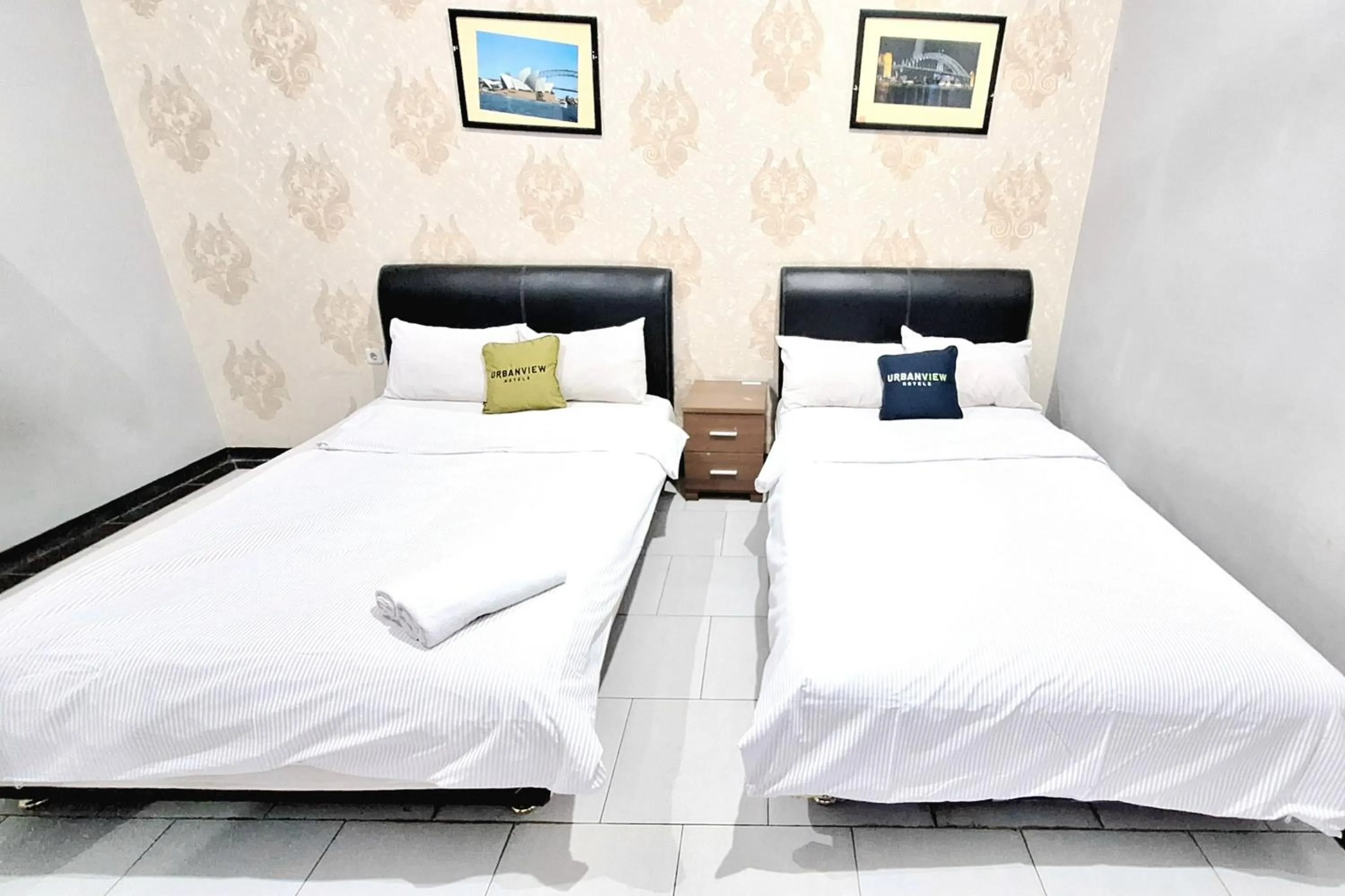 Bedroom, Bed in Urbanview The Halona near Jawa Timur Park 4