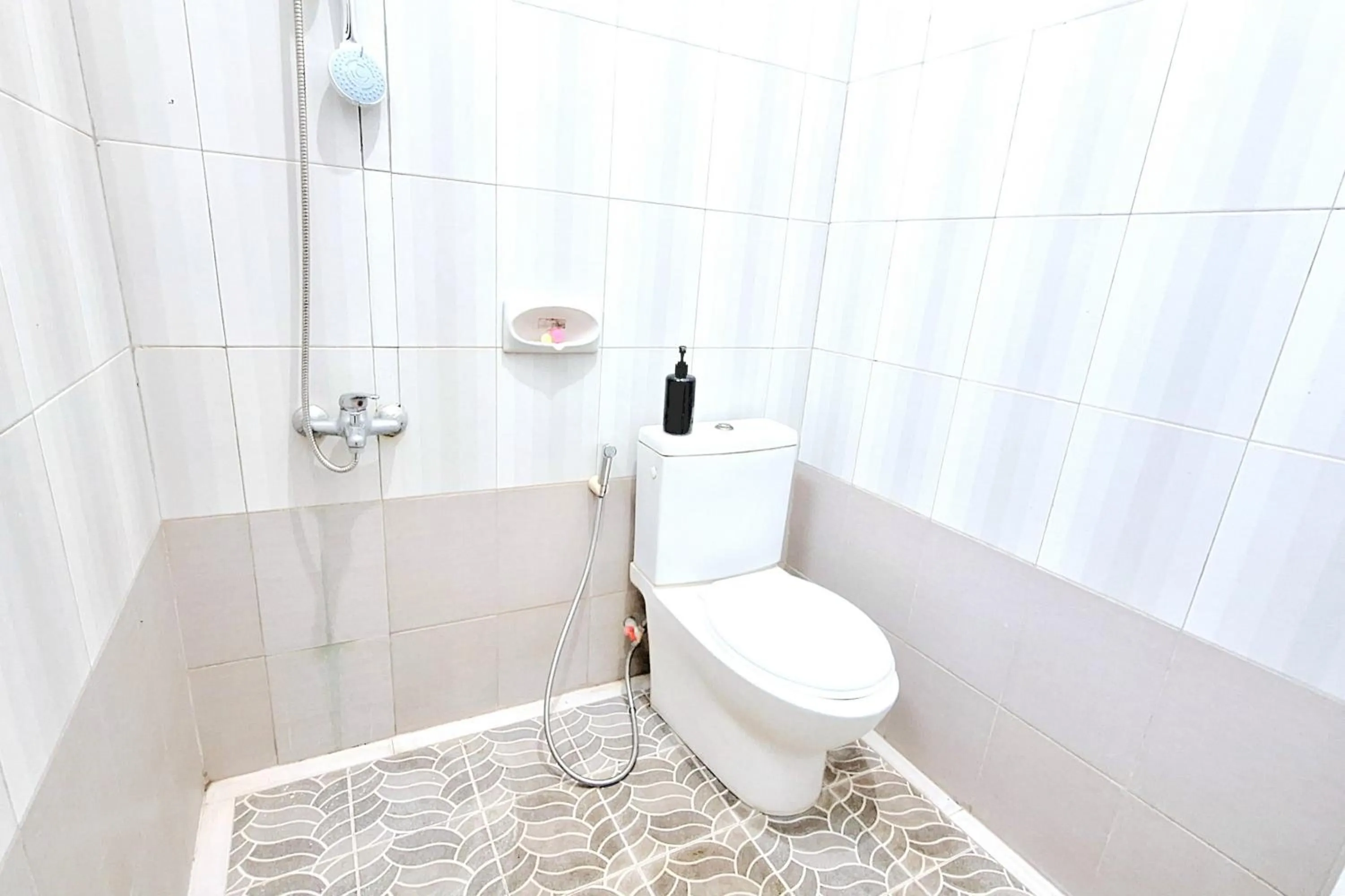 Bathroom in Urbanview The Halona near Jawa Timur Park 4