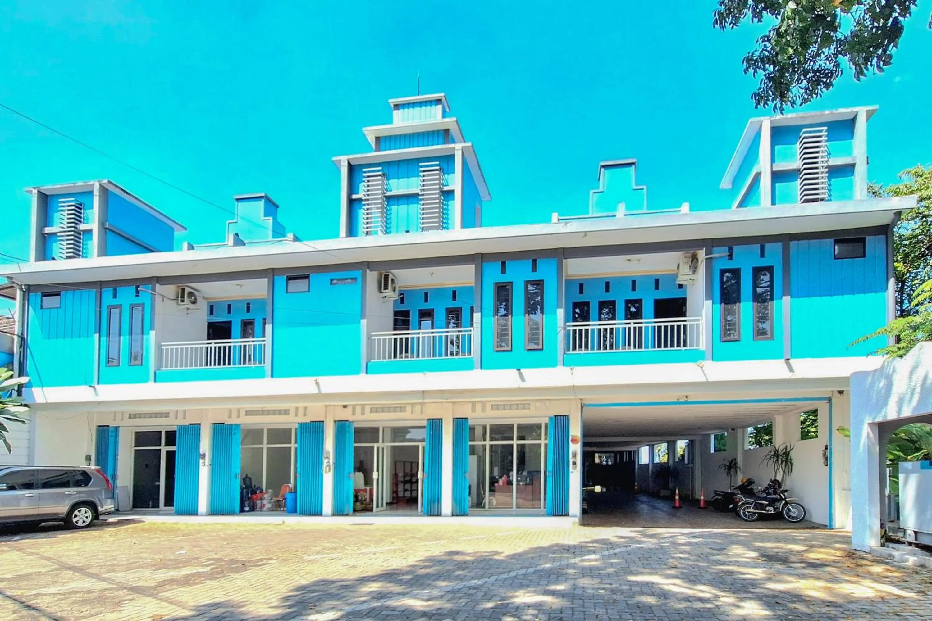 Facade/entrance in Urbanview The Halona near Jawa Timur Park 4