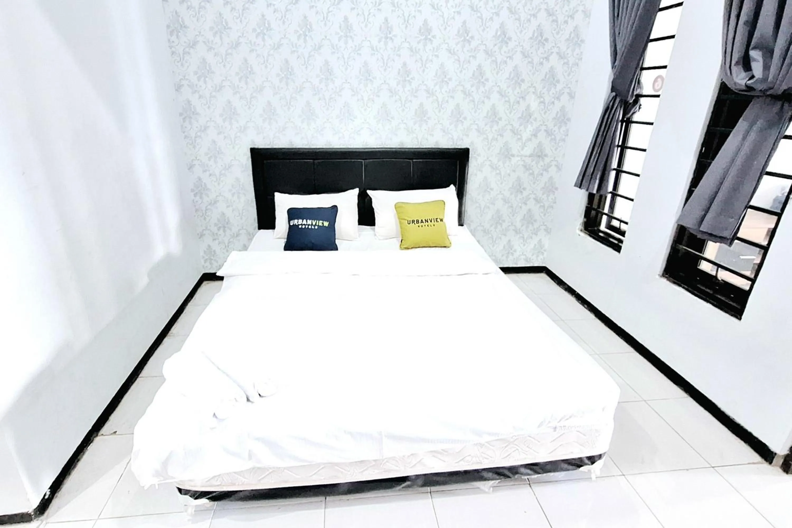 Bedroom, Bed in Urbanview The Halona near Jawa Timur Park 4