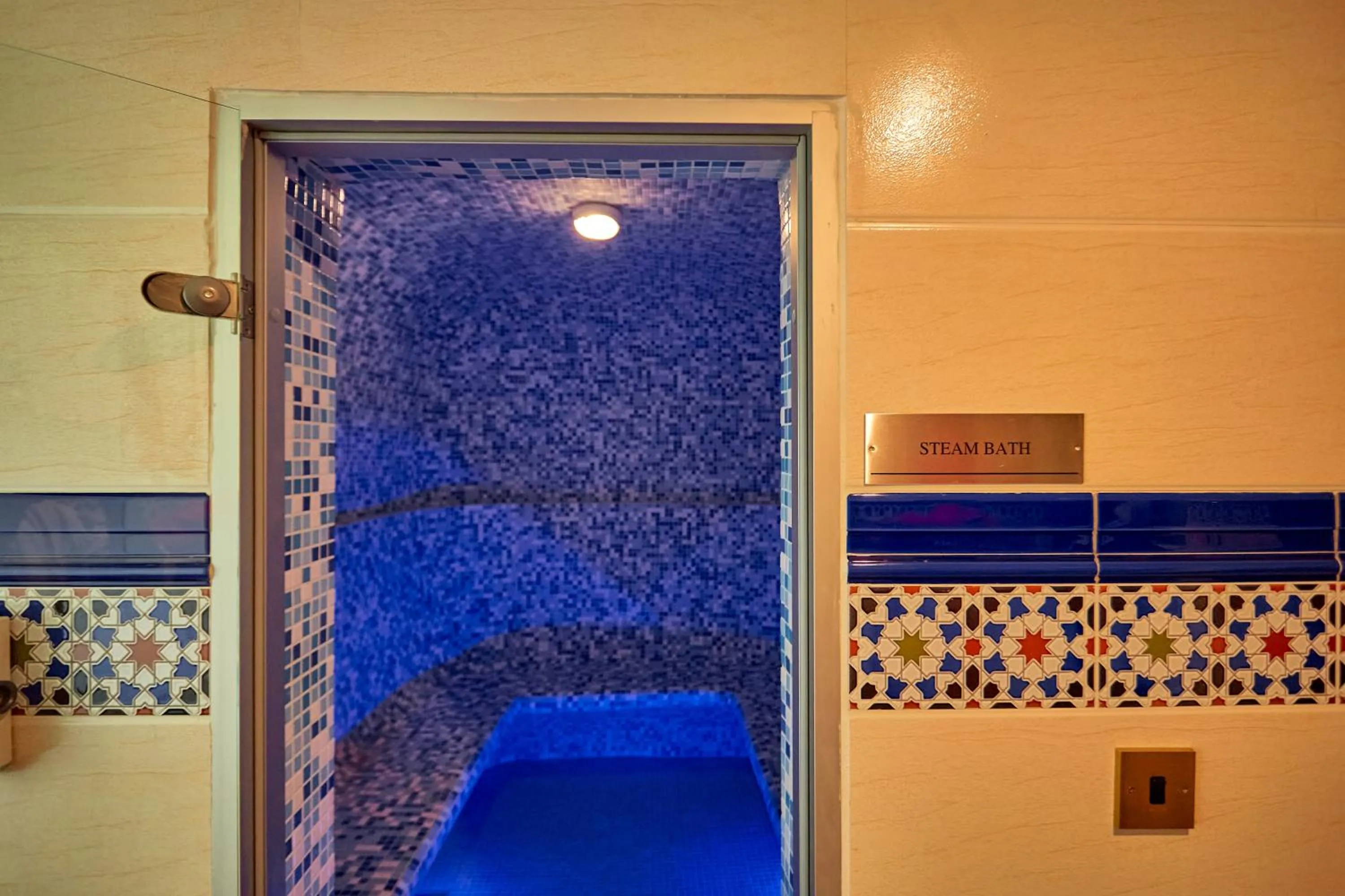 Steam room in Goma Serena Hotel