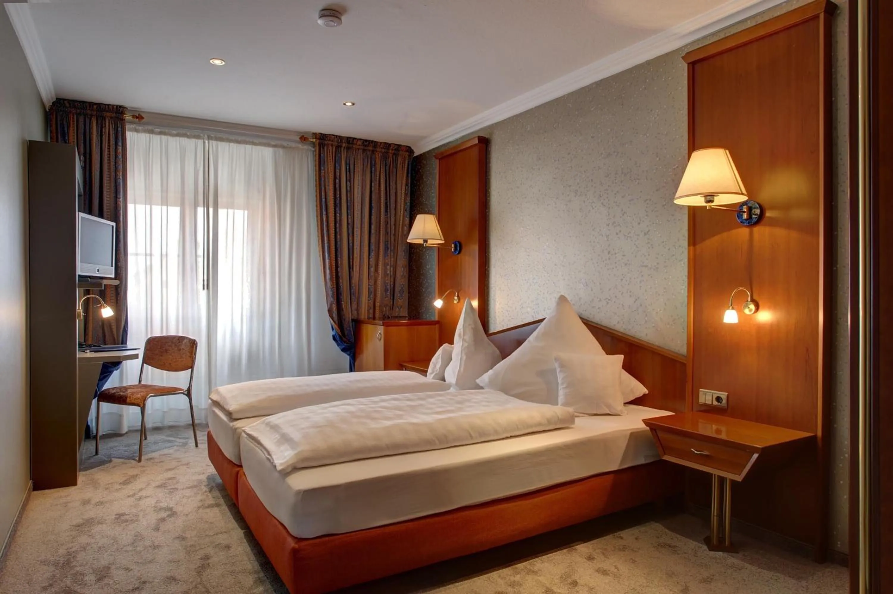 Day, Bed in Hotel Im Engel