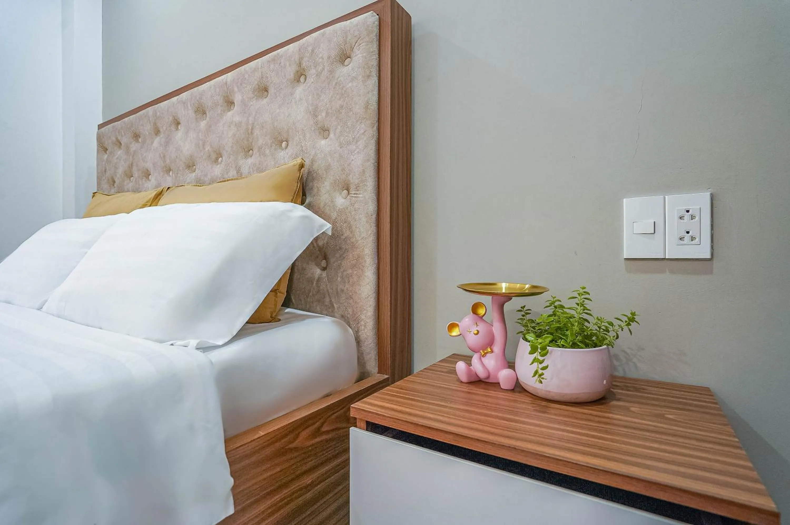 Bed in Spring Hill Apartment -The High Class