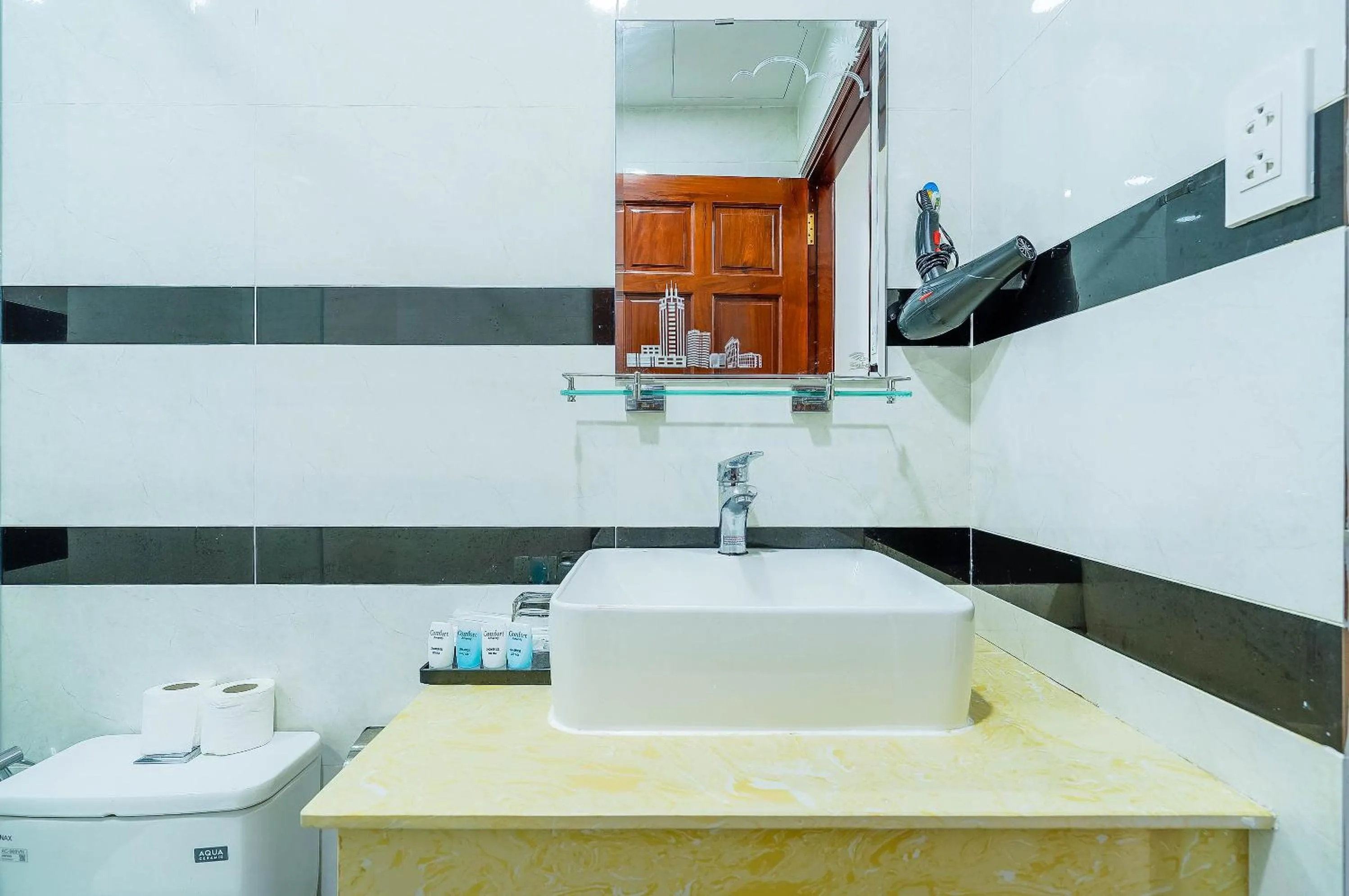 Bathroom in Spring Hill Apartment -The High Class