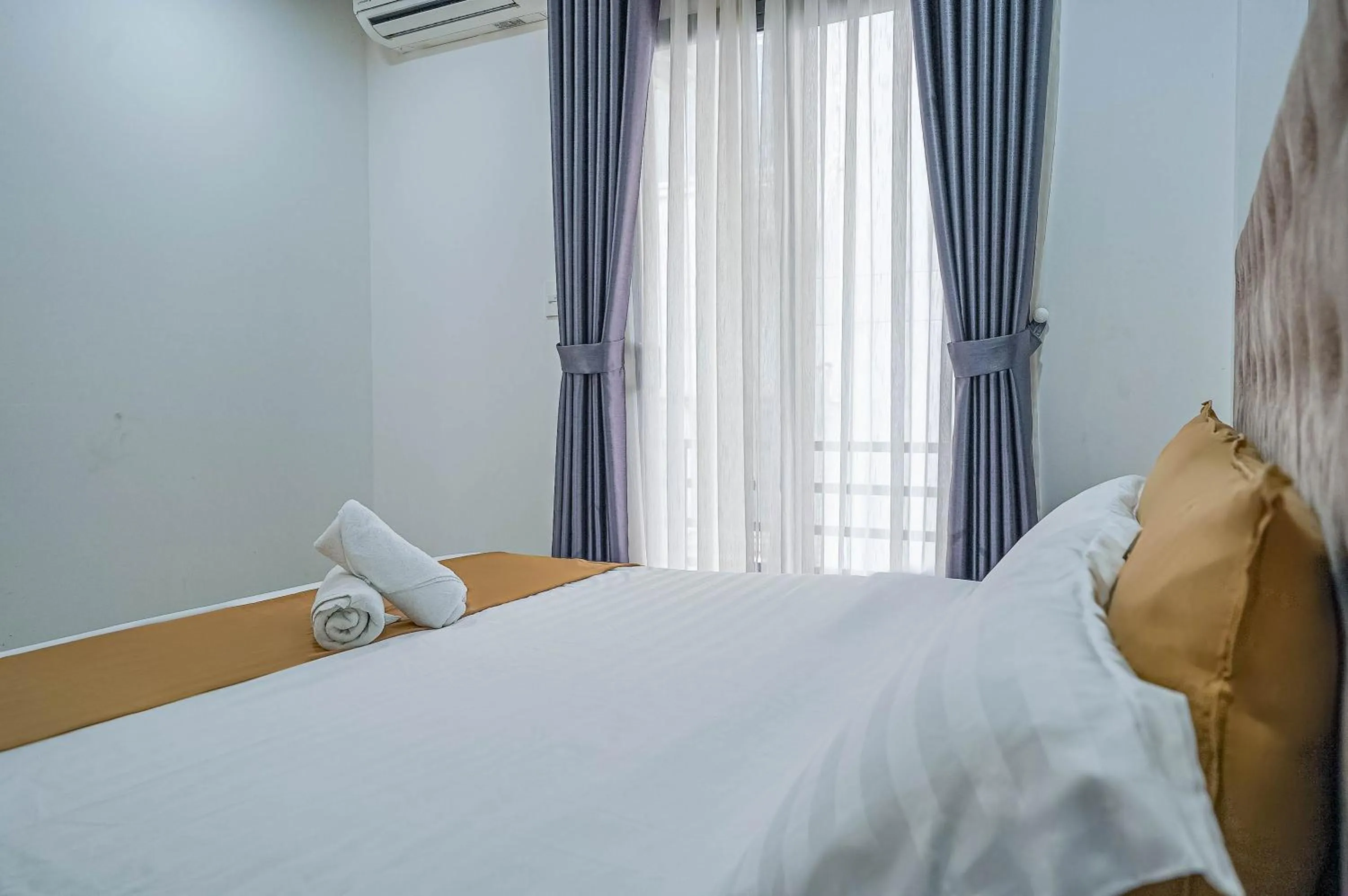 Bed in Spring Hill Apartment -The High Class