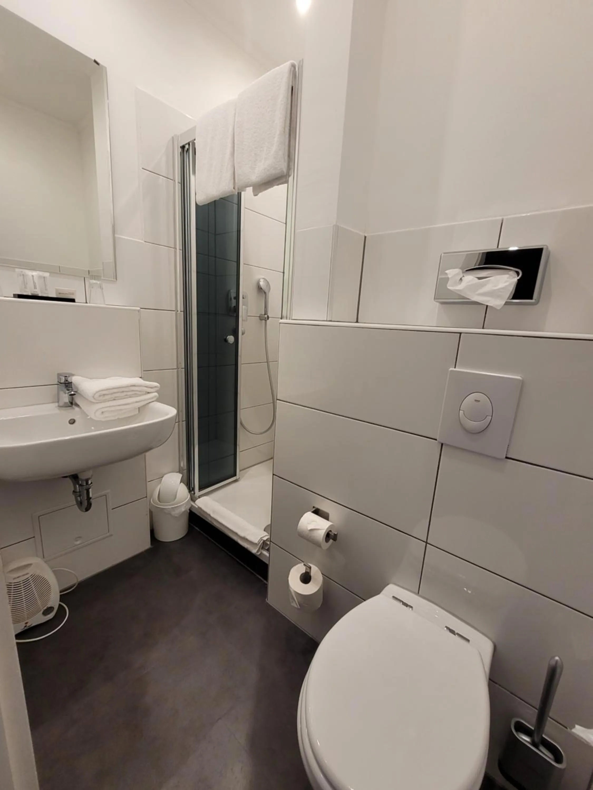 Shower in Hotel Rosengarten