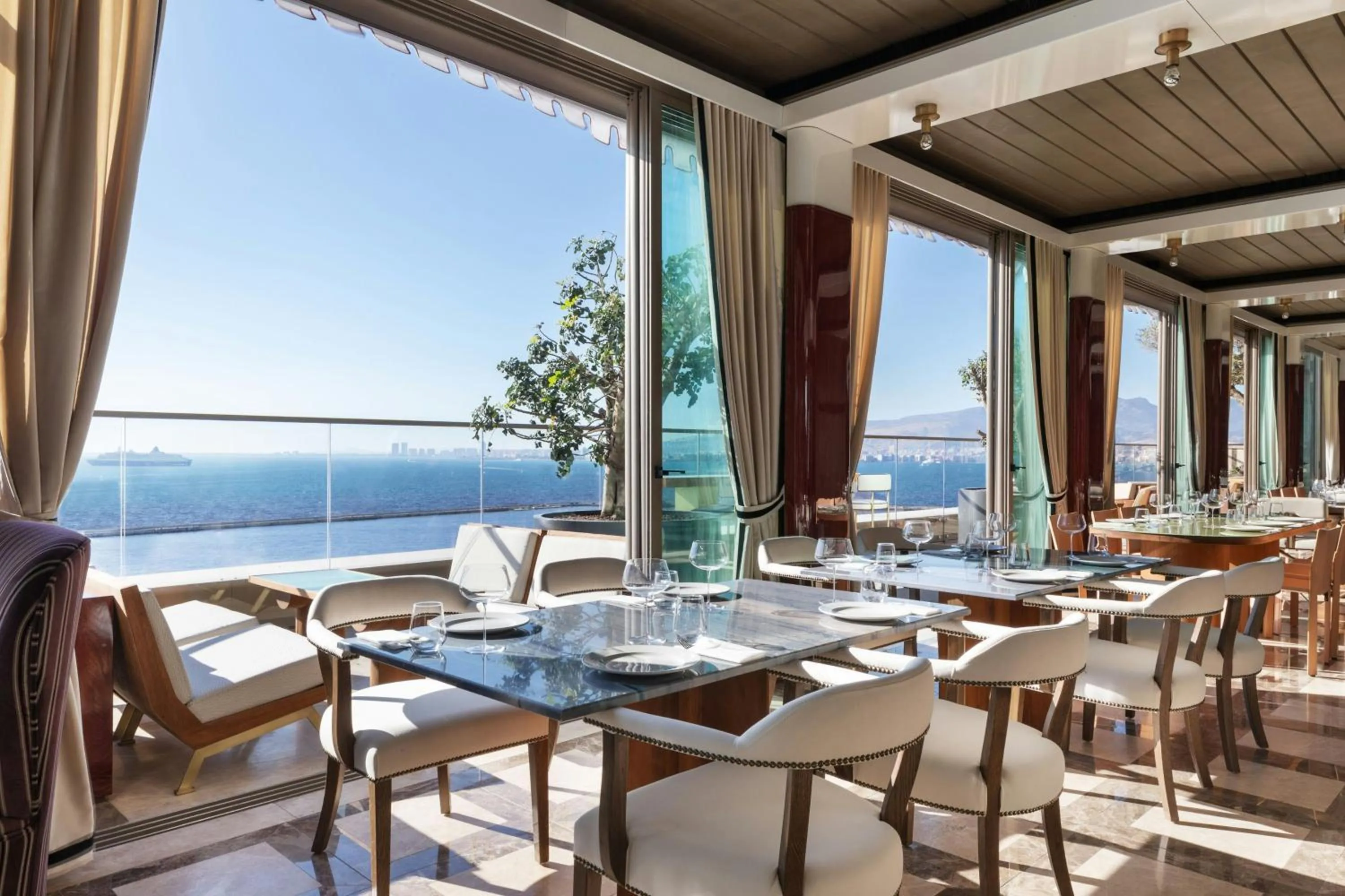 Restaurant/places to eat in Izmir Marriott Hotel