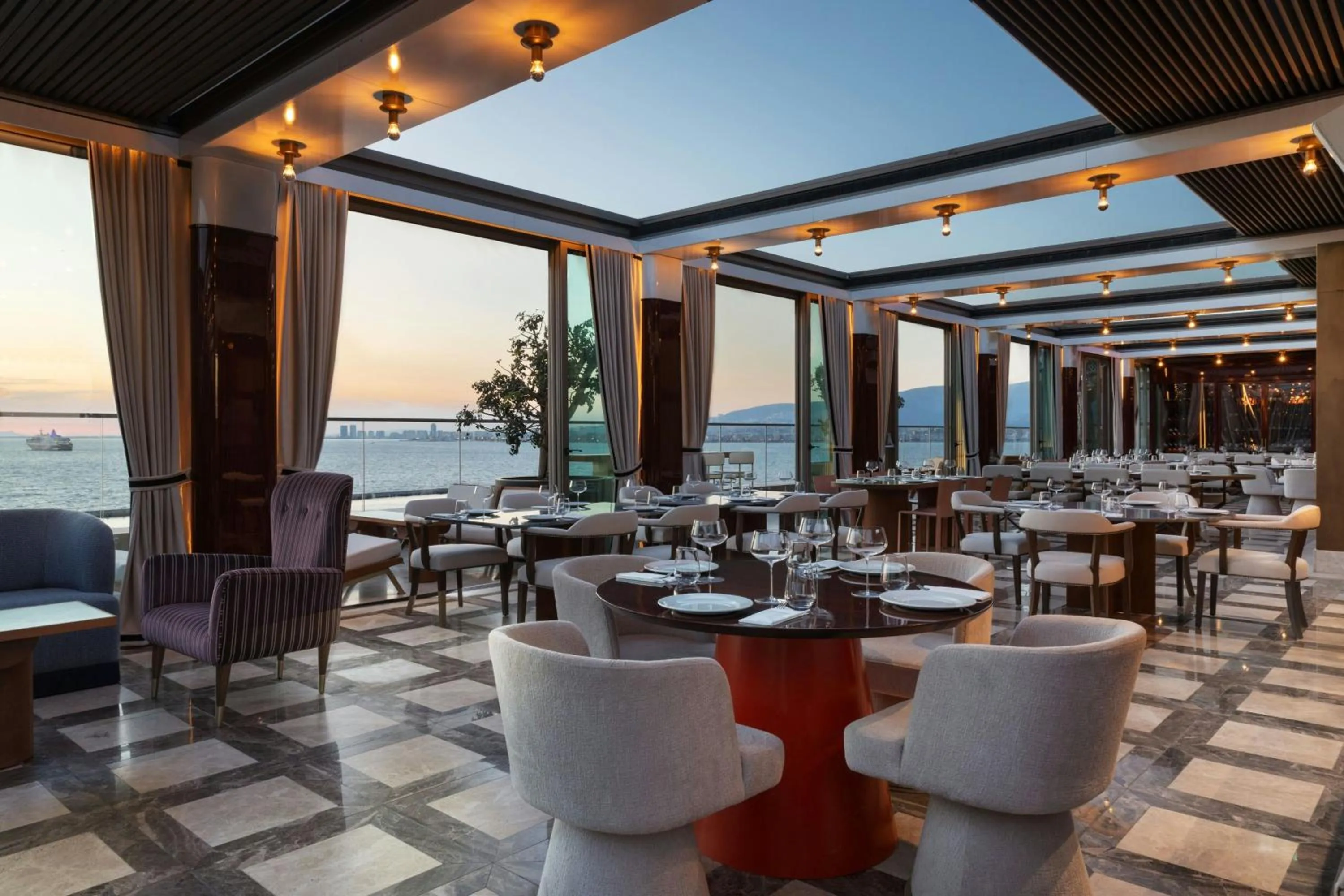 Restaurant/places to eat in Izmir Marriott Hotel