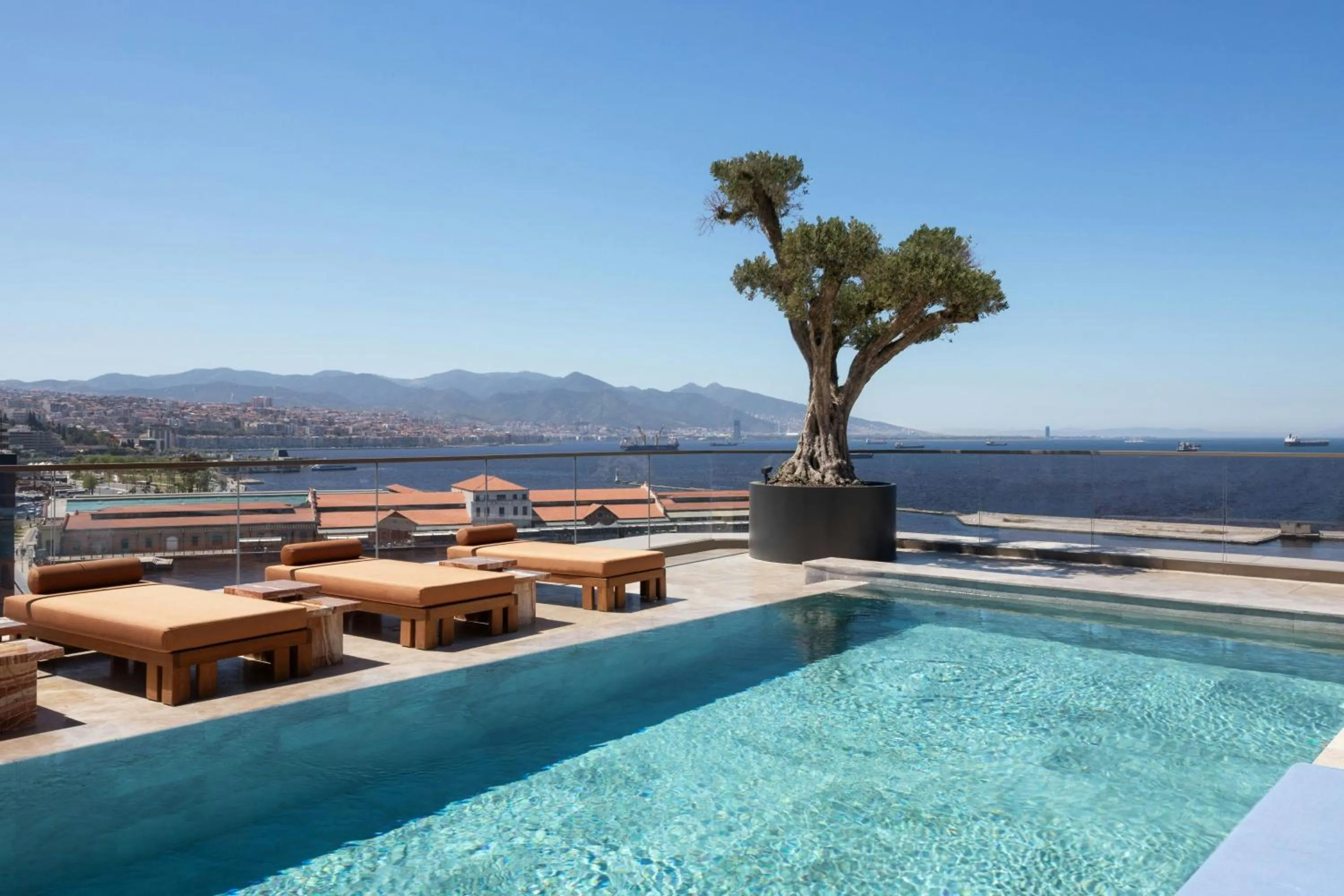 Area and facilities in Izmir Marriott Hotel