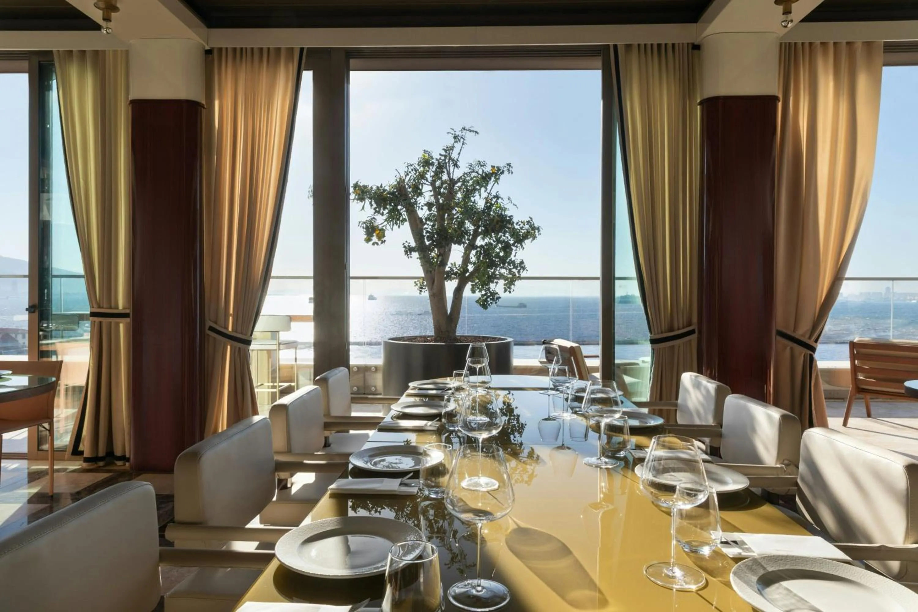 Restaurant/places to eat in Izmir Marriott Hotel