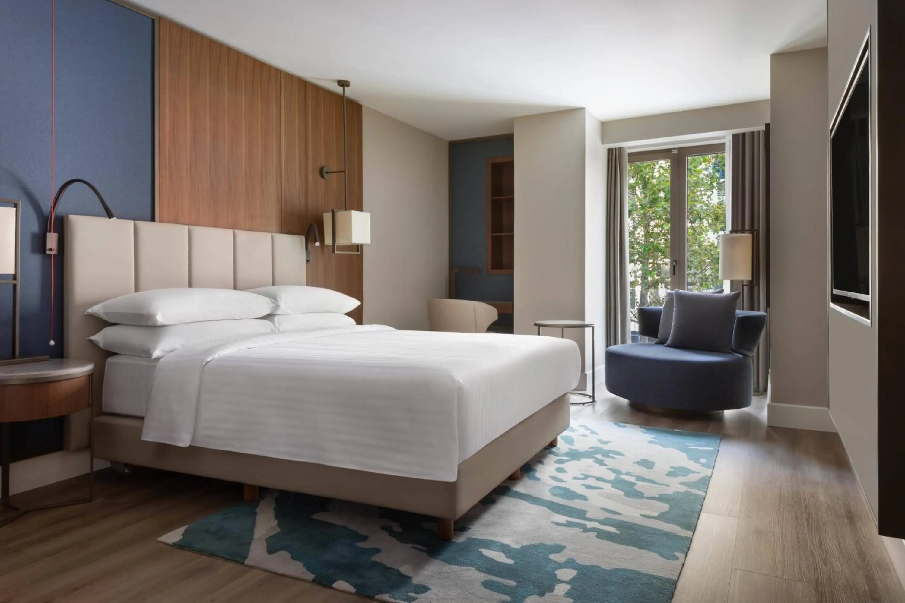 Photo of the whole room, Bed in Izmir Marriott Hotel