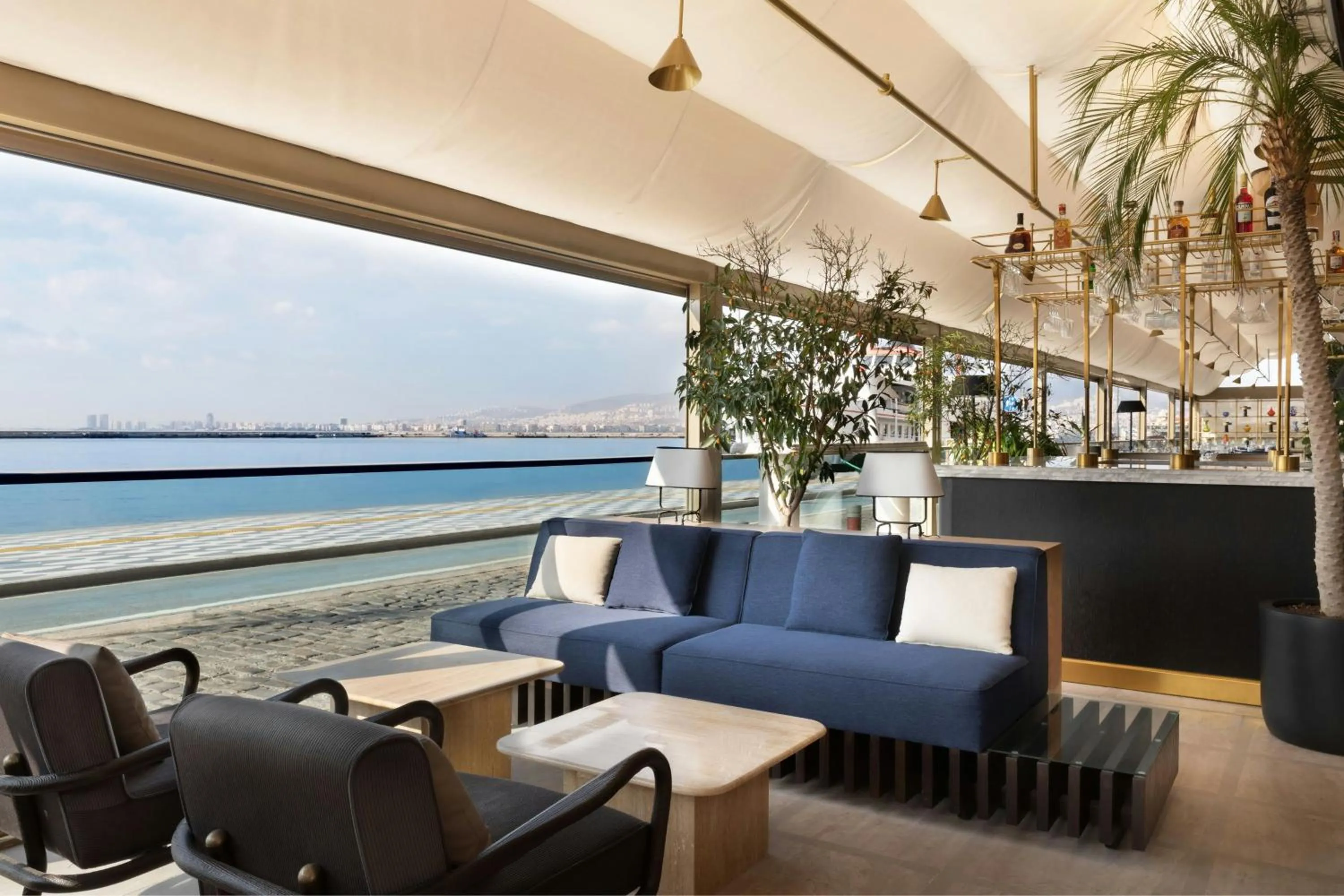 Lounge or bar in Izmir Marriott Hotel