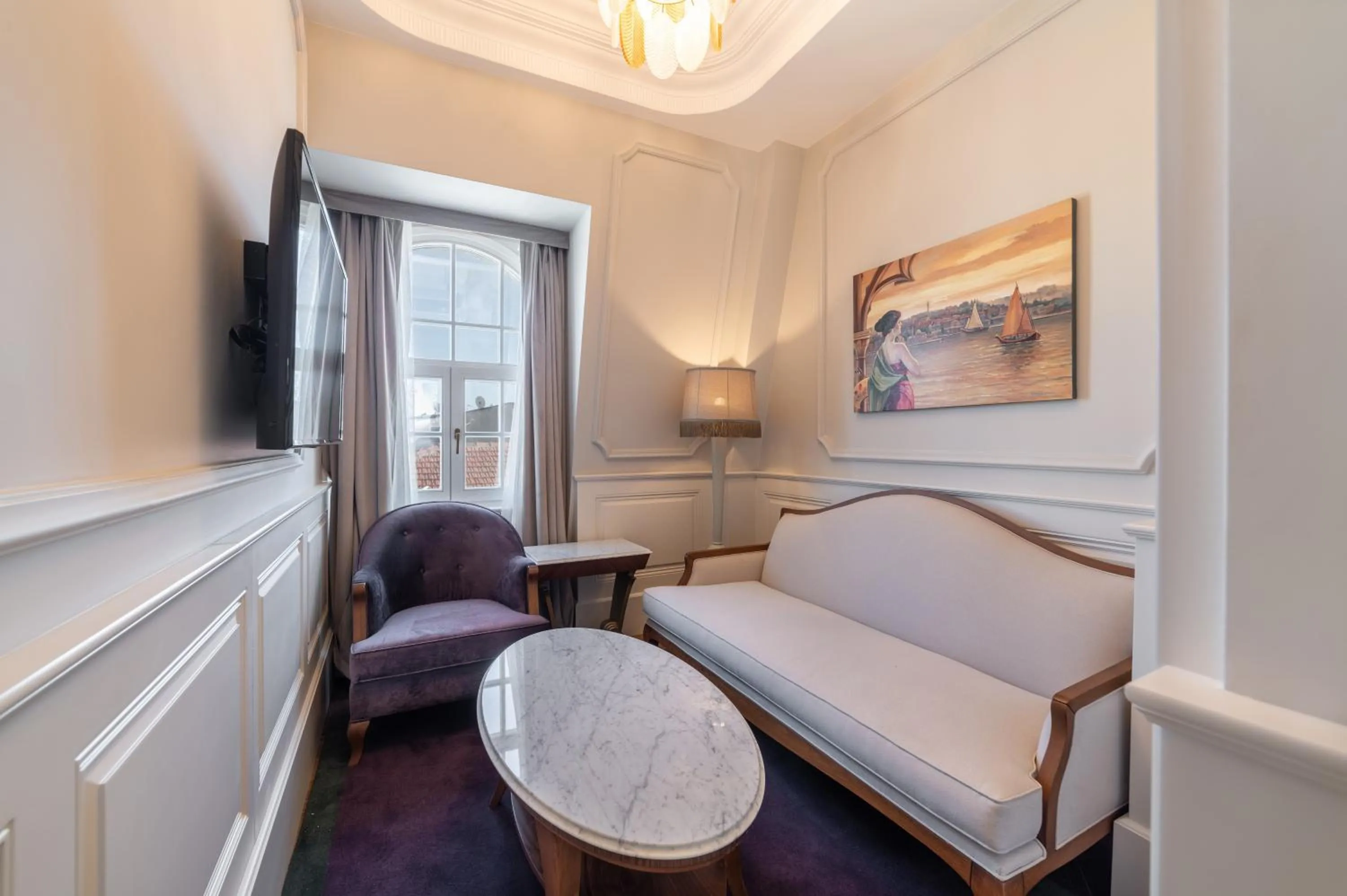 Seating area in Orientbank Hotel Istanbul, Autograph Collection