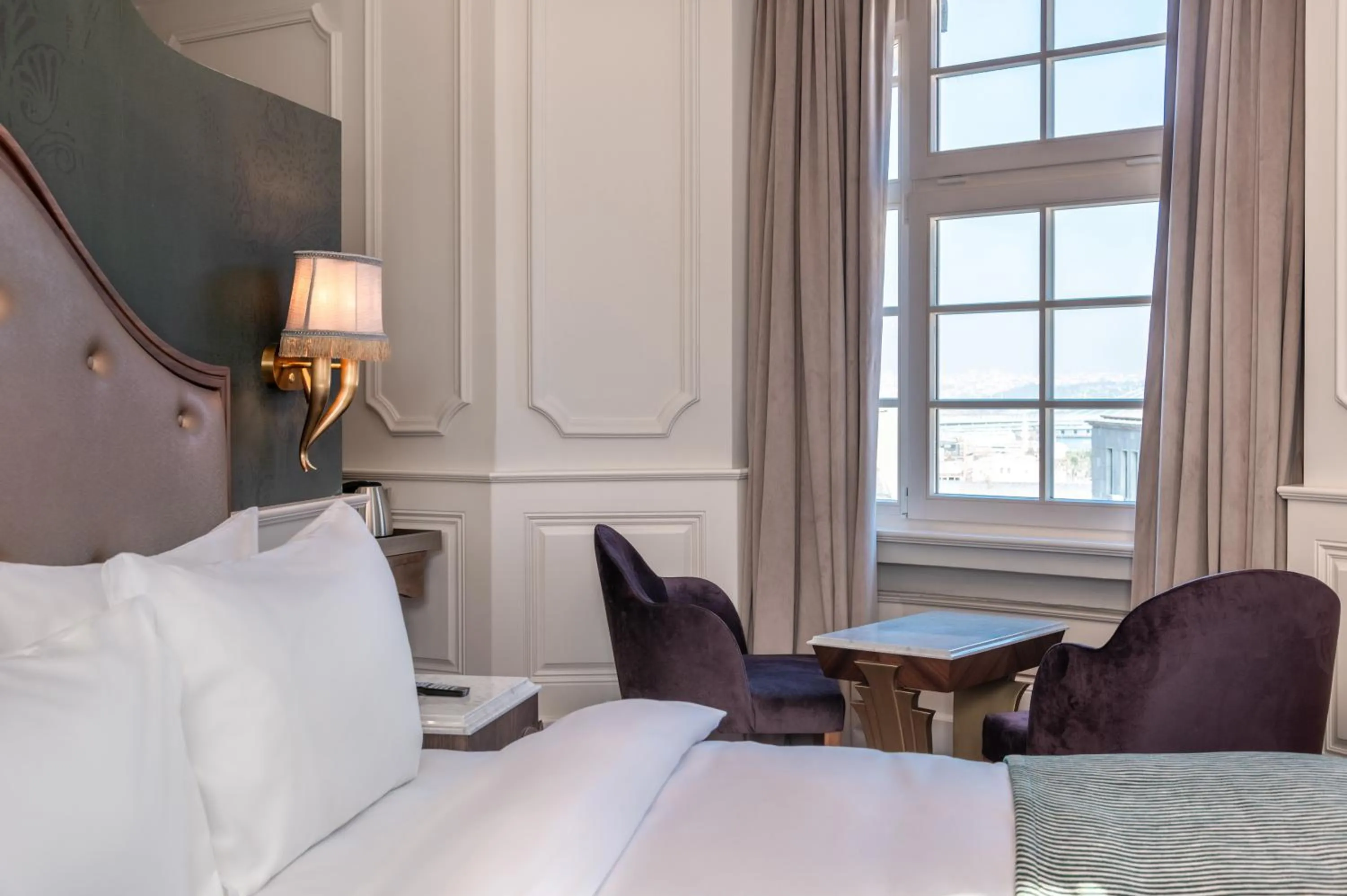 Bedroom, Bed in Orientbank Hotel Istanbul, Autograph Collection