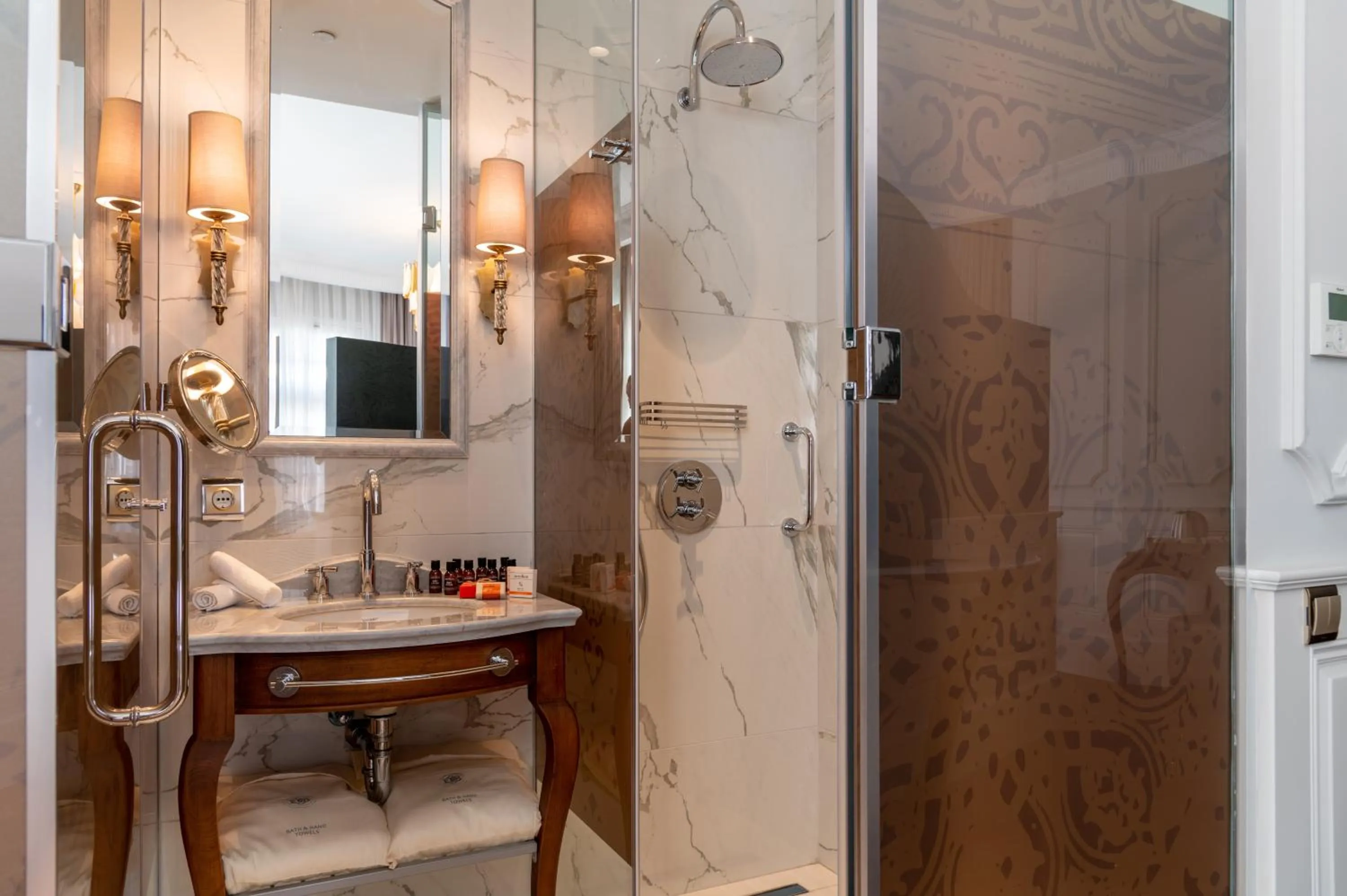 Bathroom in Orientbank Hotel Istanbul, Autograph Collection