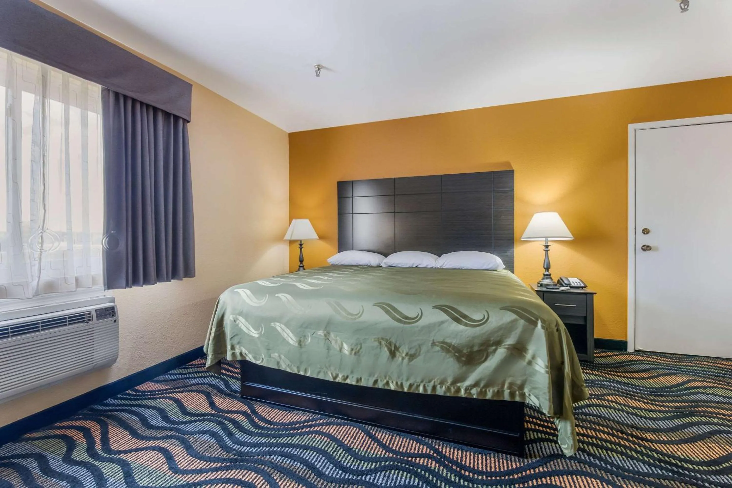 Photo of the whole room, Bed in Equality Inn