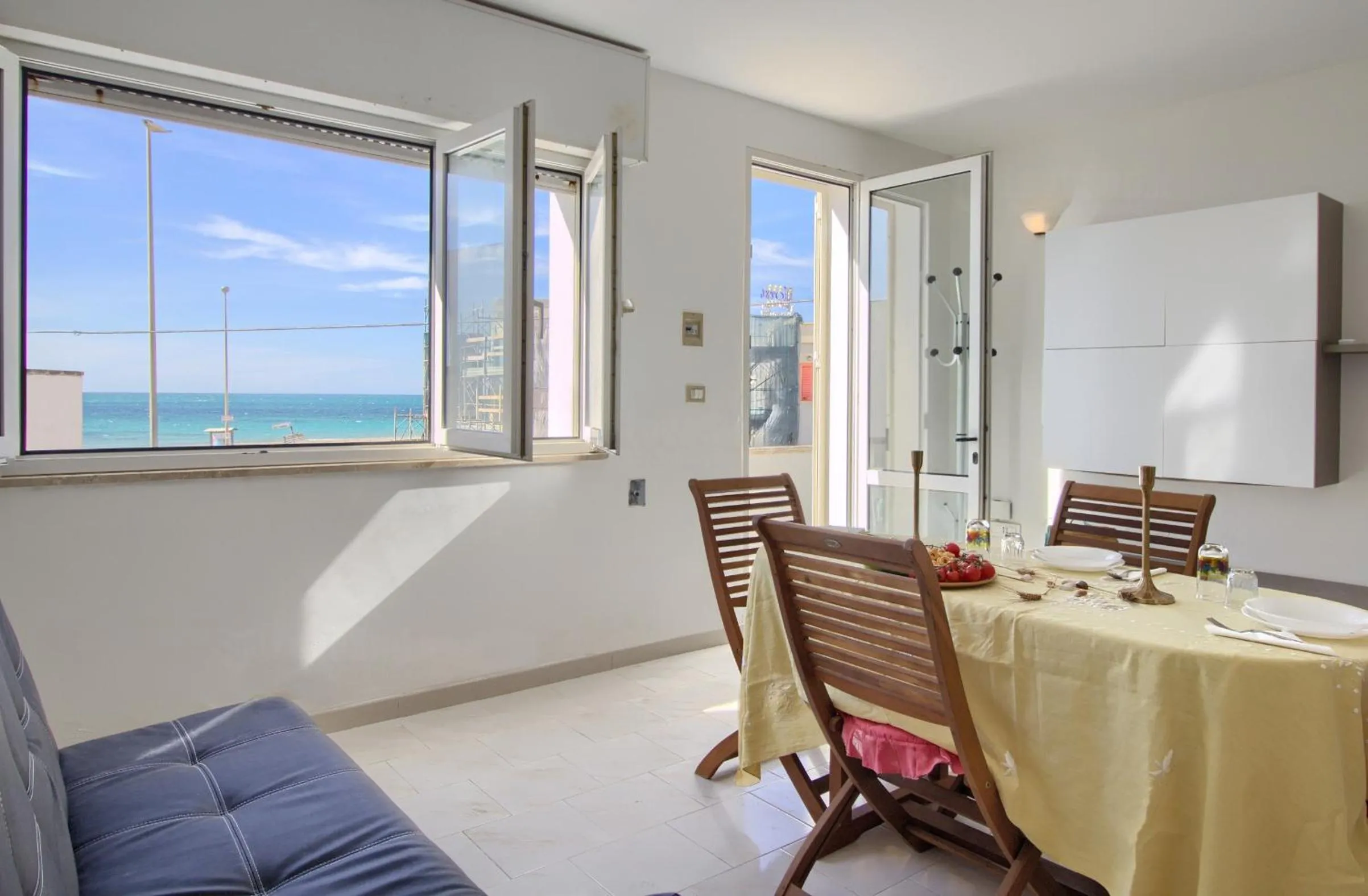 Living room in Front Beach Torre Mozza by LoveSud