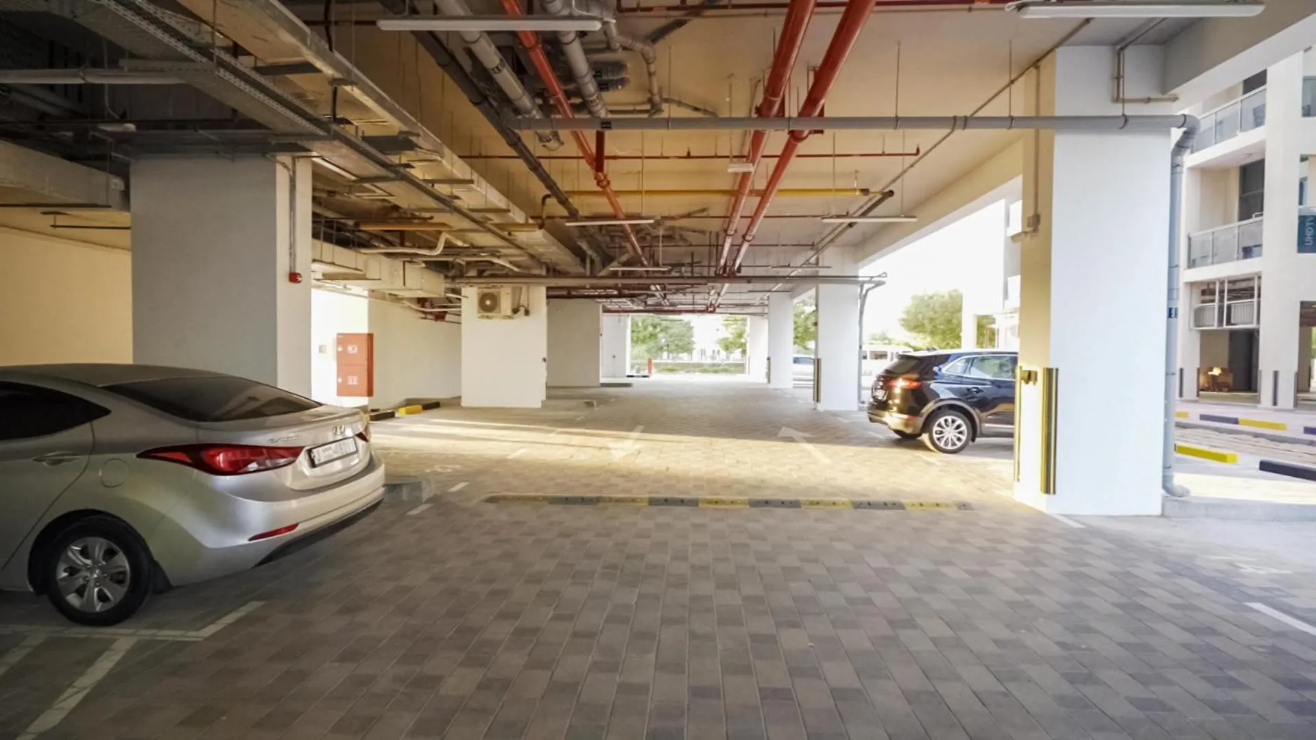 Parking in Resivation Hotel