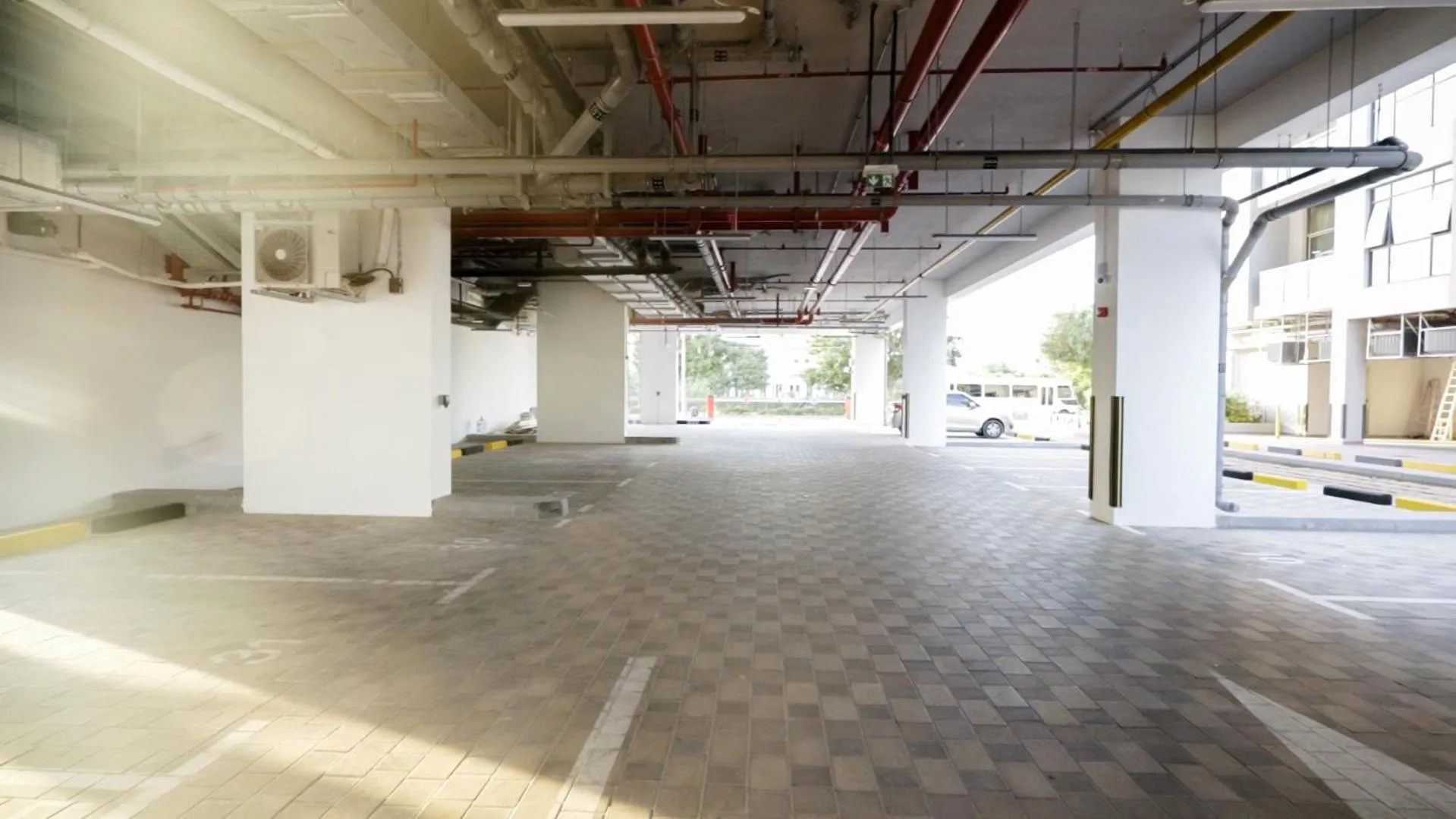 Parking in Resivation Hotel