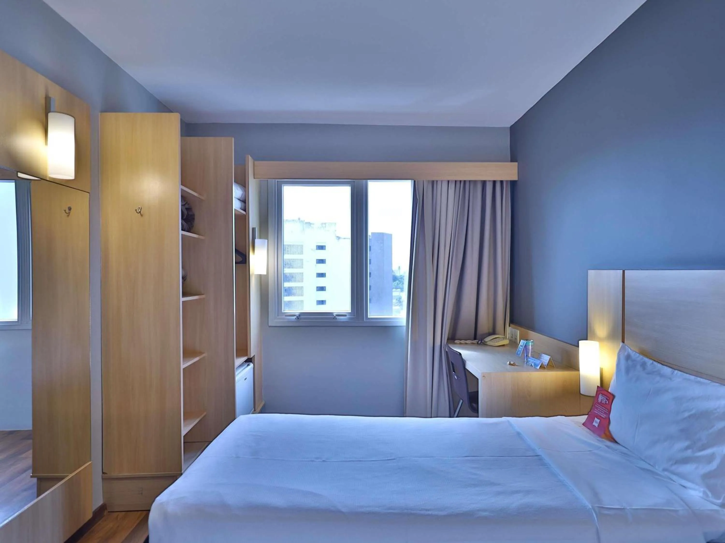 Bedroom, Bed in Ibis Salvador Rio Vermelho