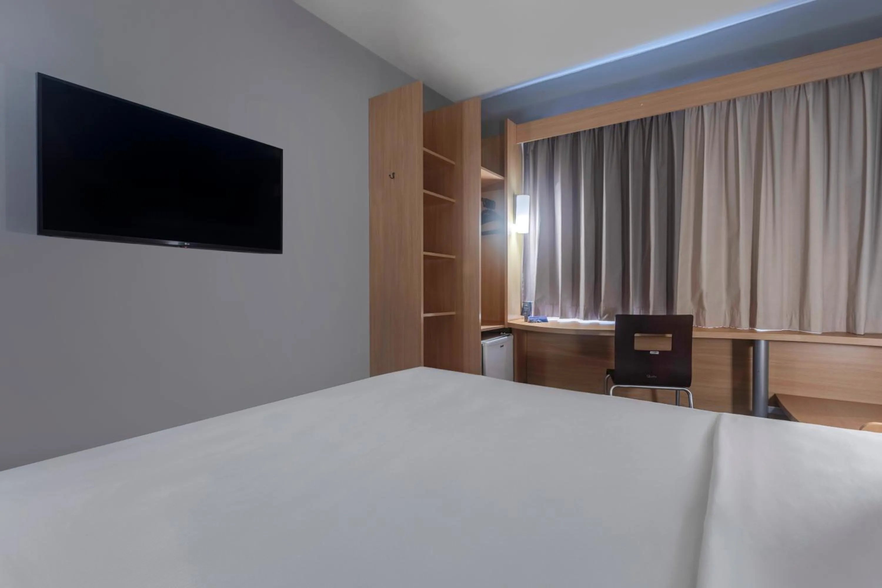 Bedroom, Bed in Ibis Salvador Rio Vermelho