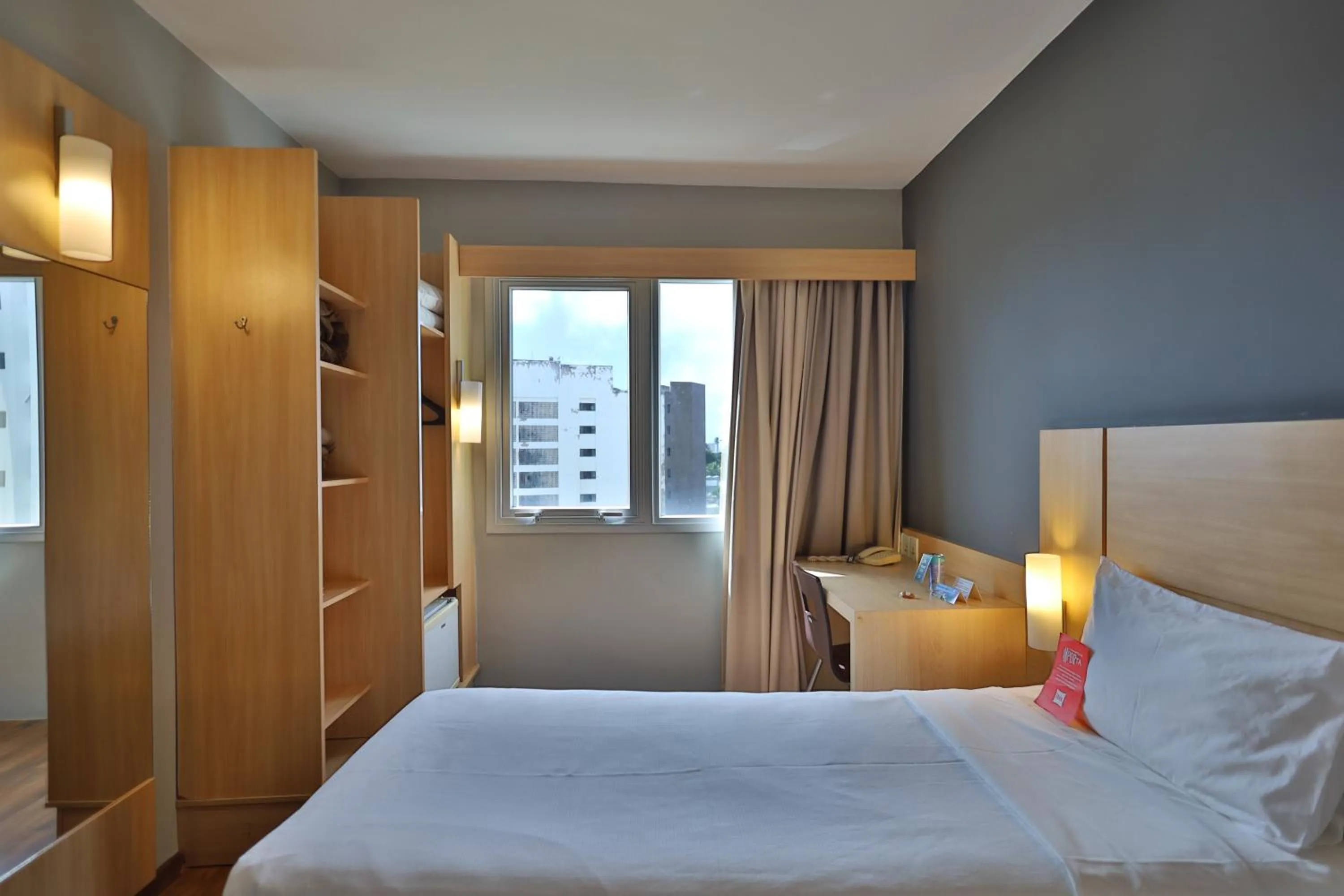 Bedroom, Bed in Ibis Salvador Rio Vermelho